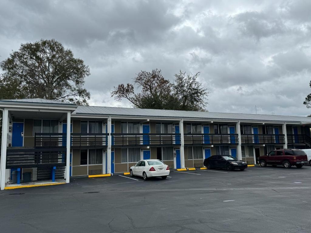 Midtown Lodge photo 1