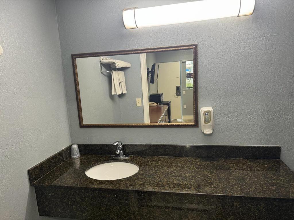 Midtown Lodge photo 5