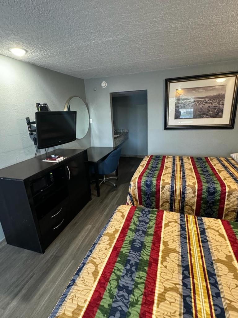 Midtown Lodge photo 11