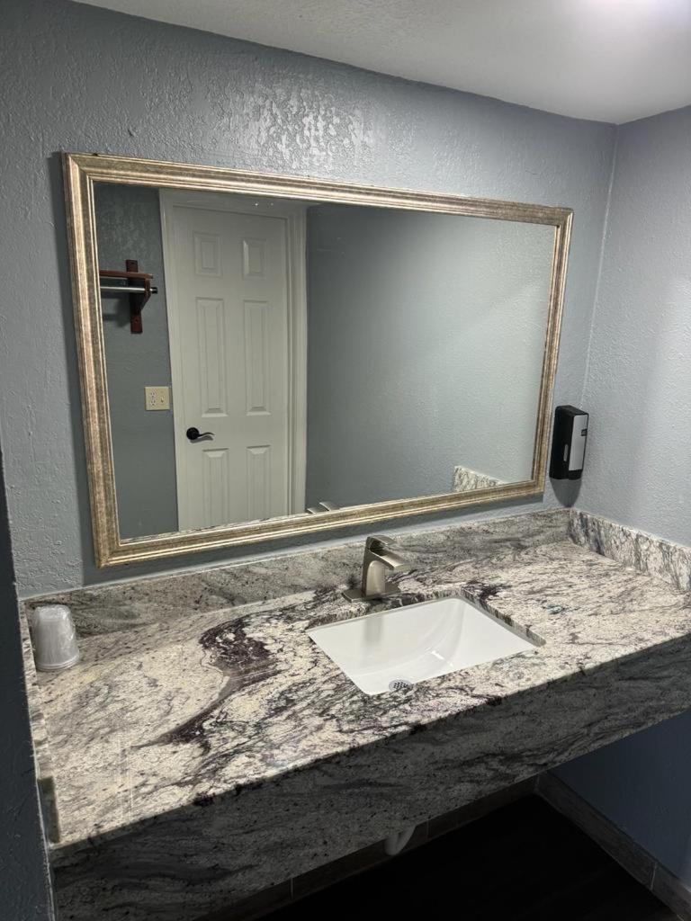 Midtown Lodge photo 18
