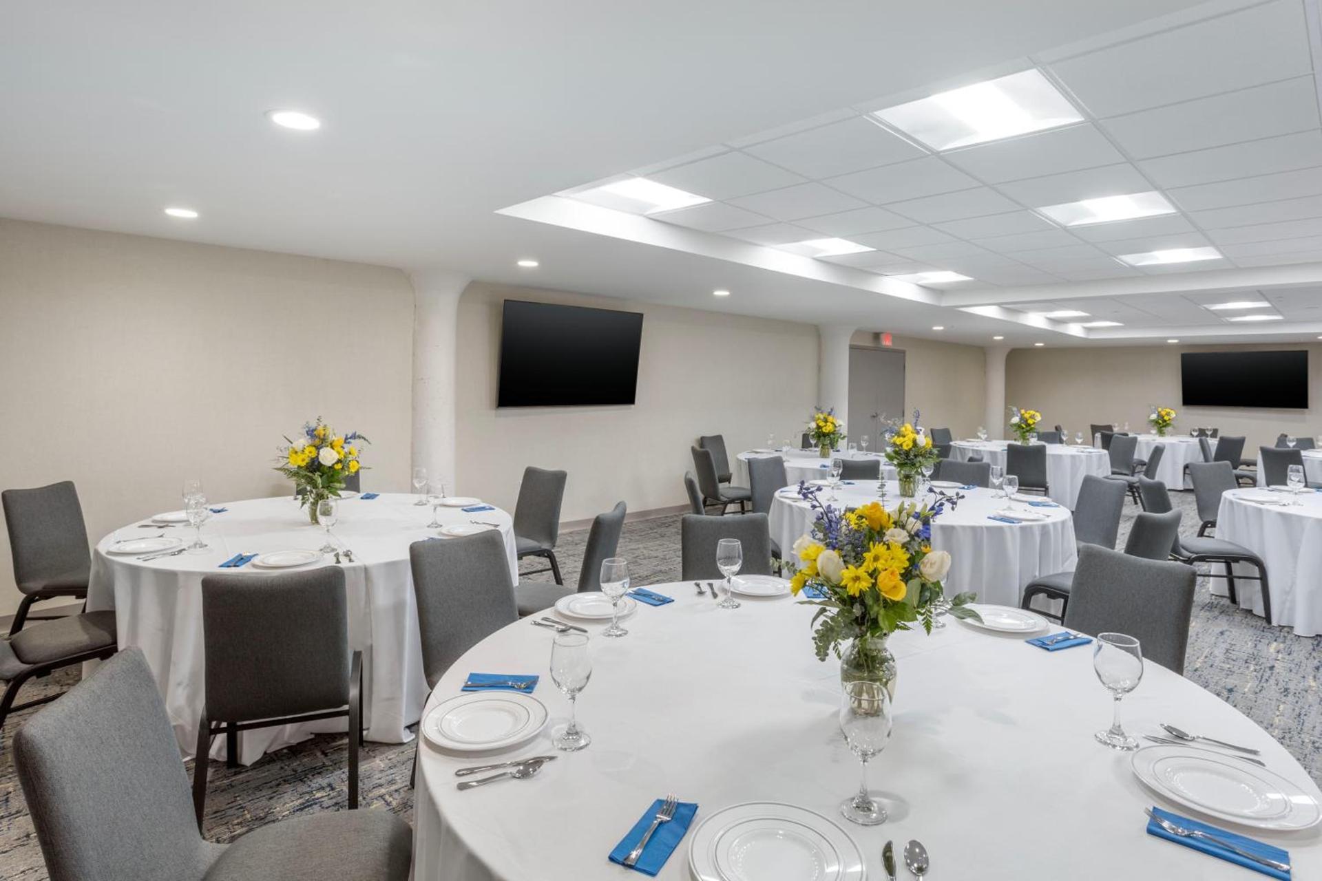 Comfort Inn & Suites Newark Liberty International Airport photo 82