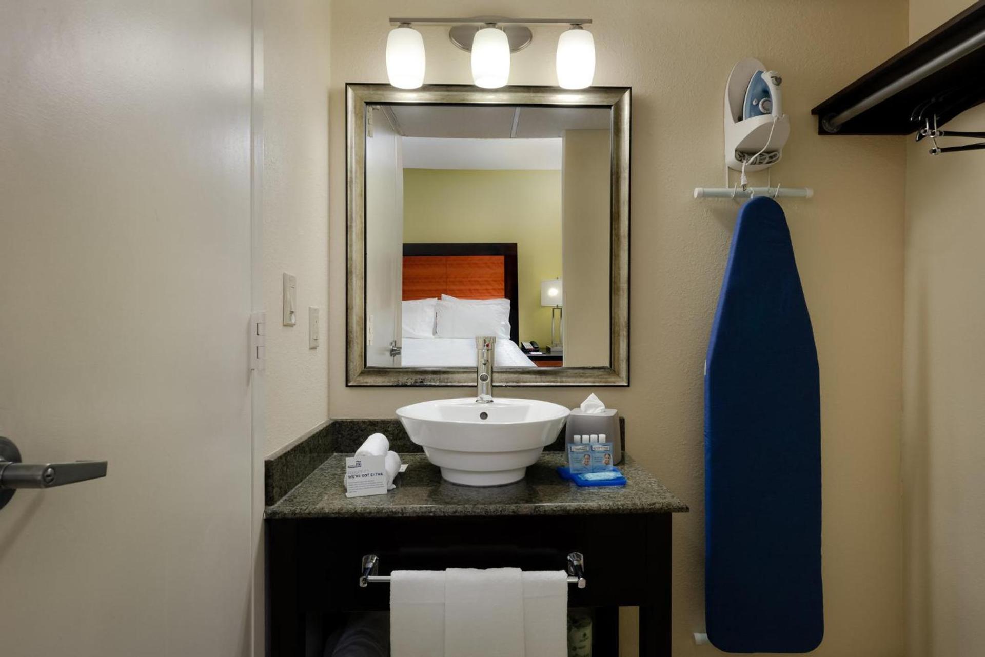 Holiday Inn Express & Suites - Atlanta Downtown by IHG photo 12