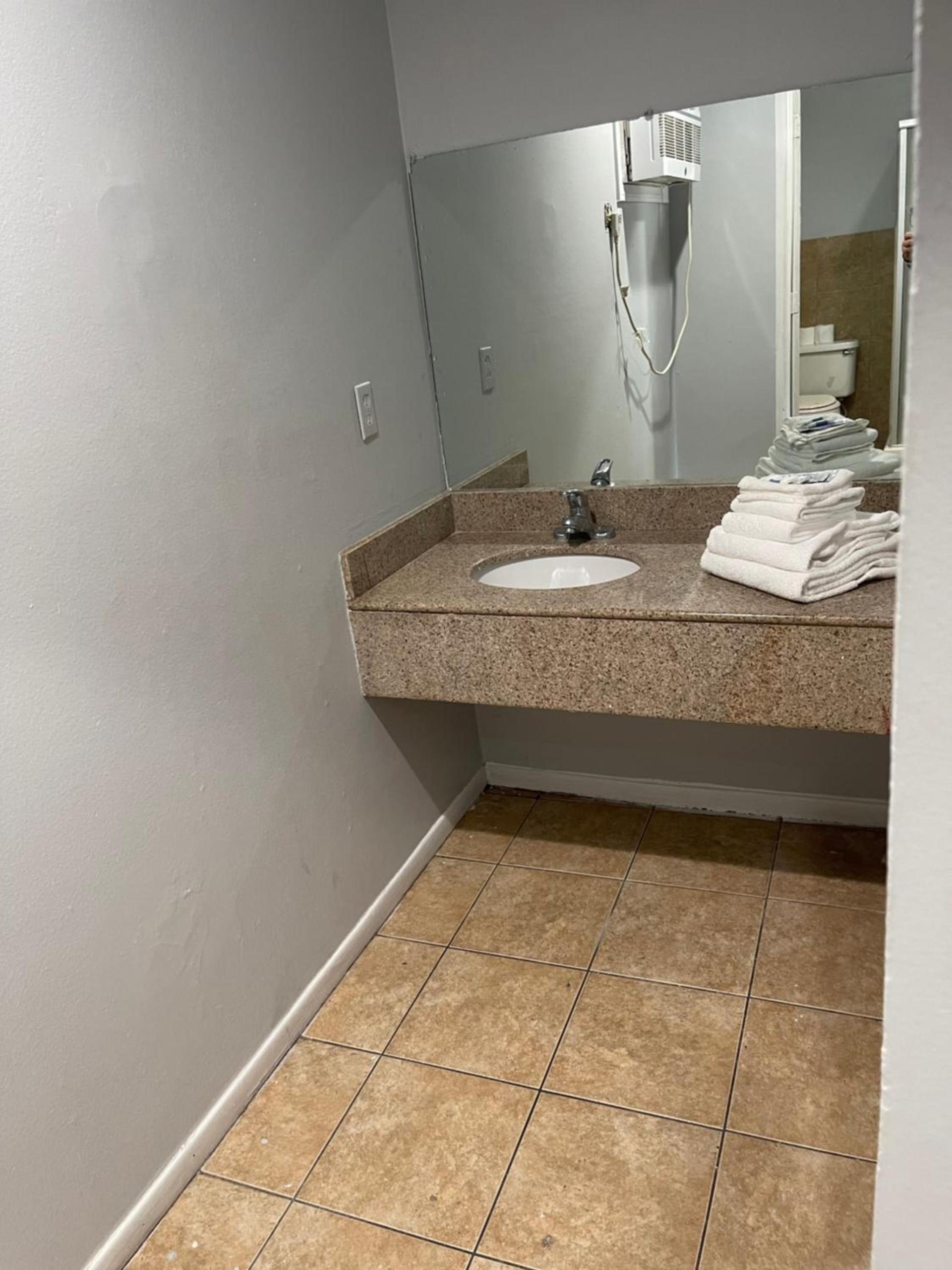 CoachLight Motel photo 5