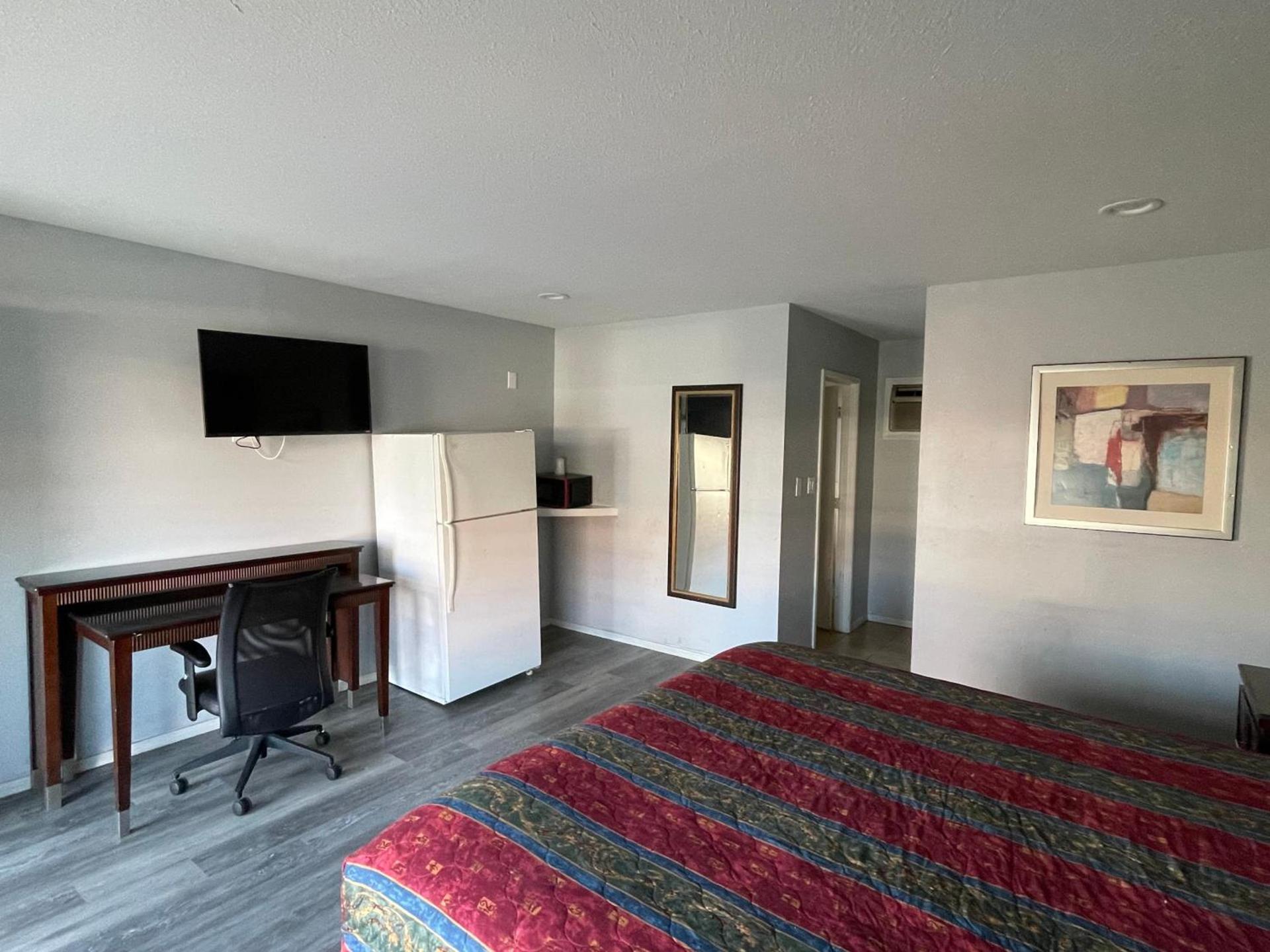 CoachLight Motel photo 6