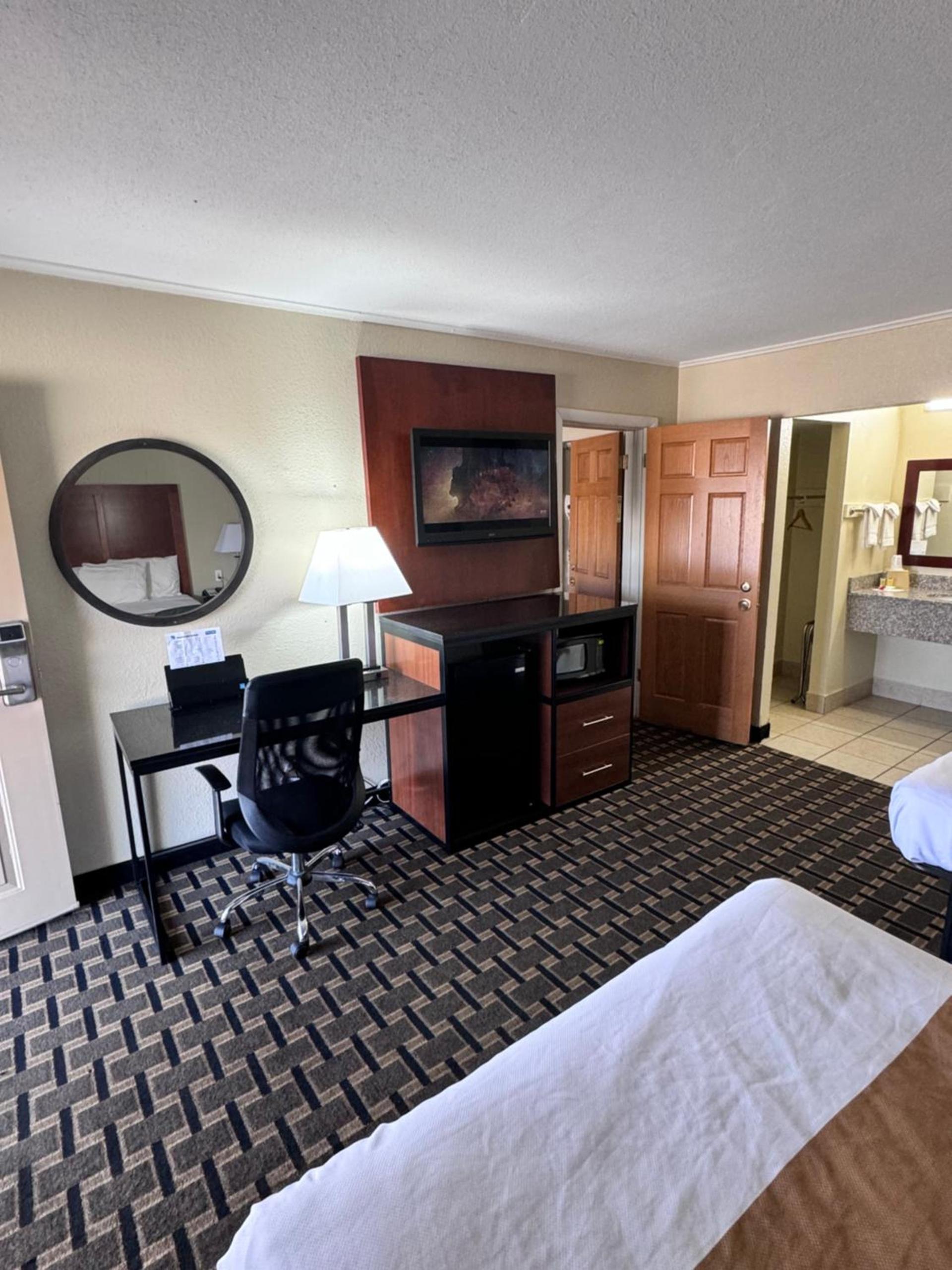 Travelodge by Wyndham Jackson I-40 Exit 82 photo 27