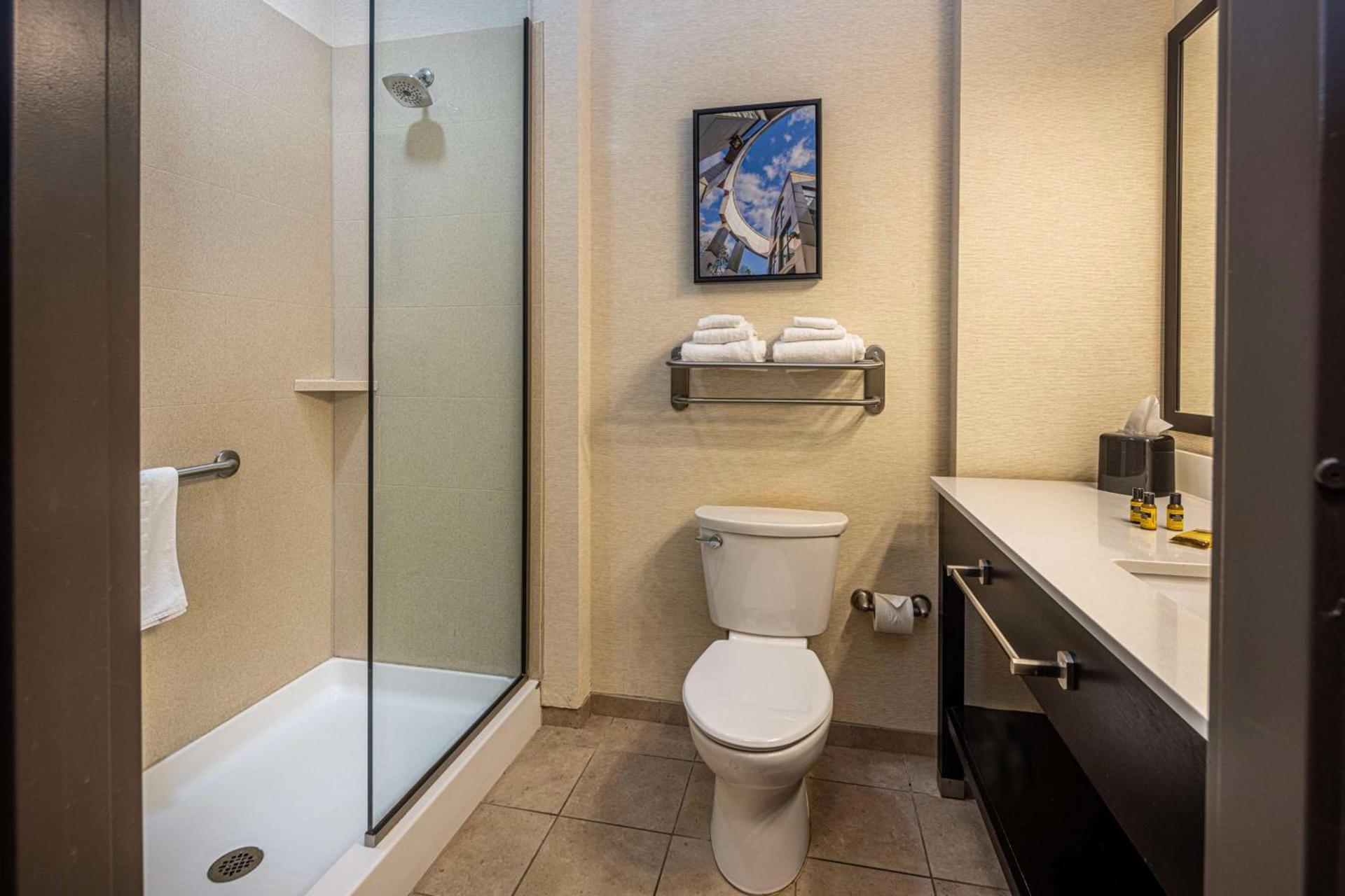 Best Western Plus Franciscan Square Inn & Suites Steubenville photo 31