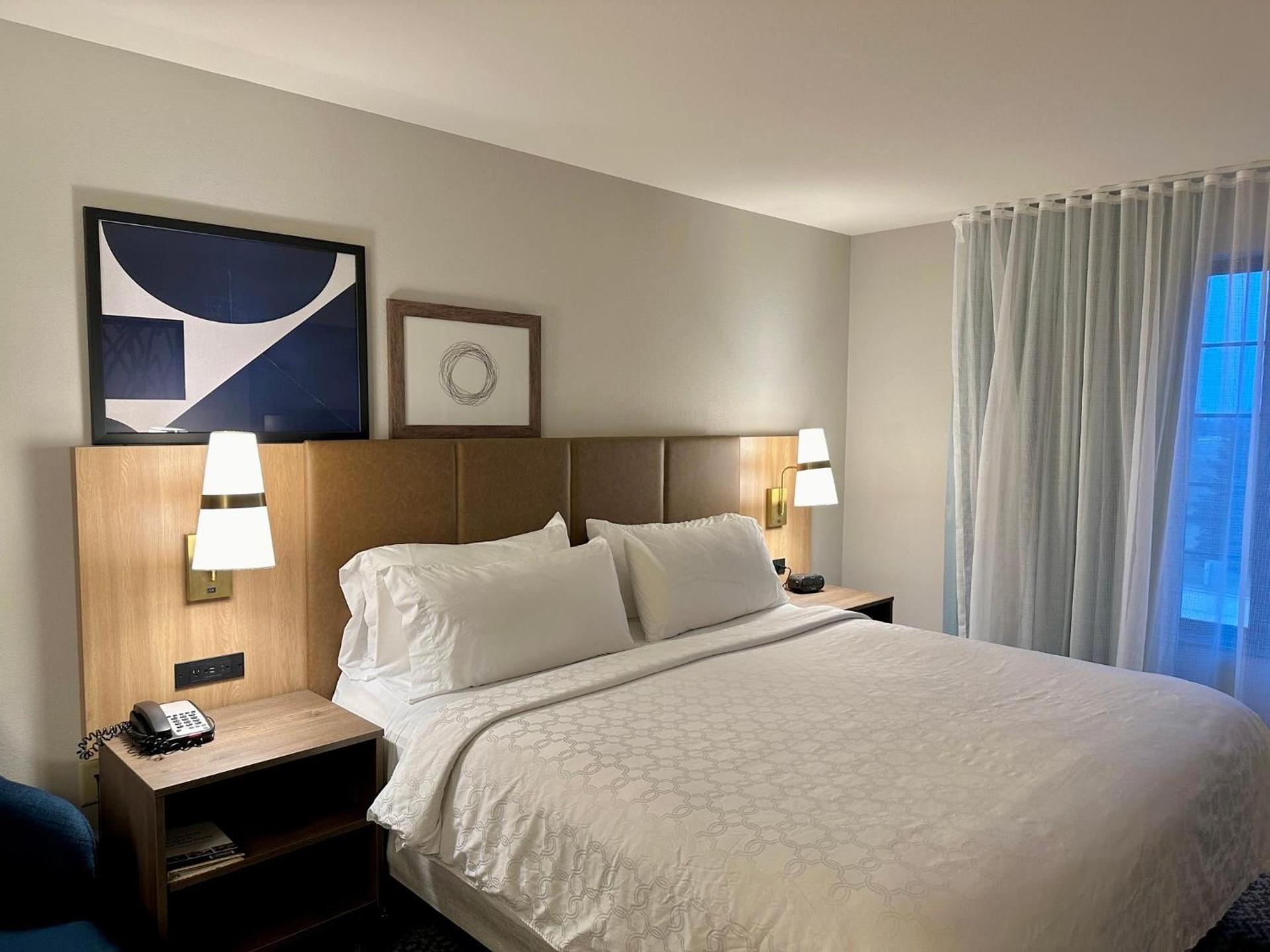 Staybridge Suites Milwaukee West-Oconomowoc by IHG photo 49