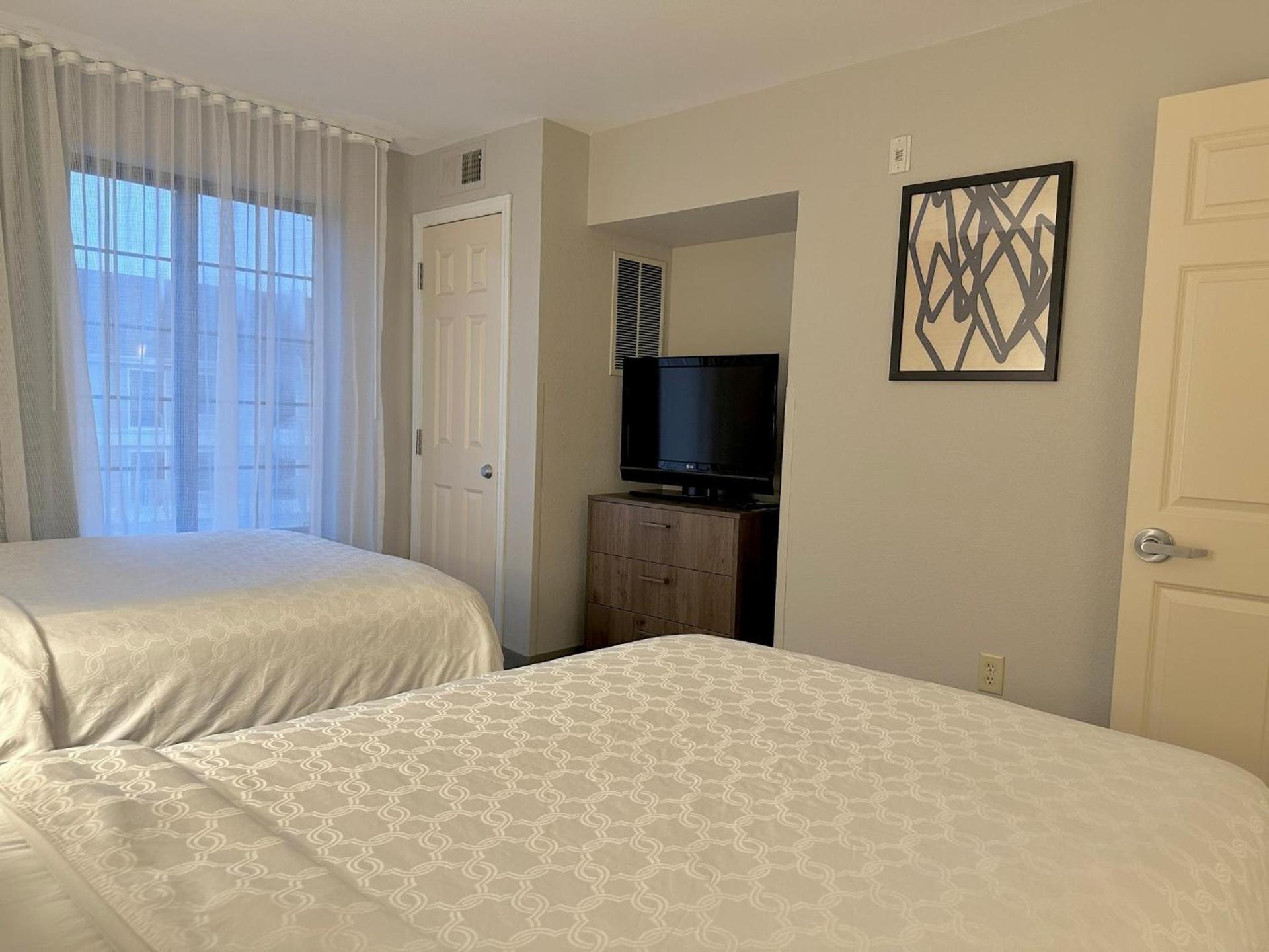Staybridge Suites Milwaukee West-Oconomowoc by IHG photo 54