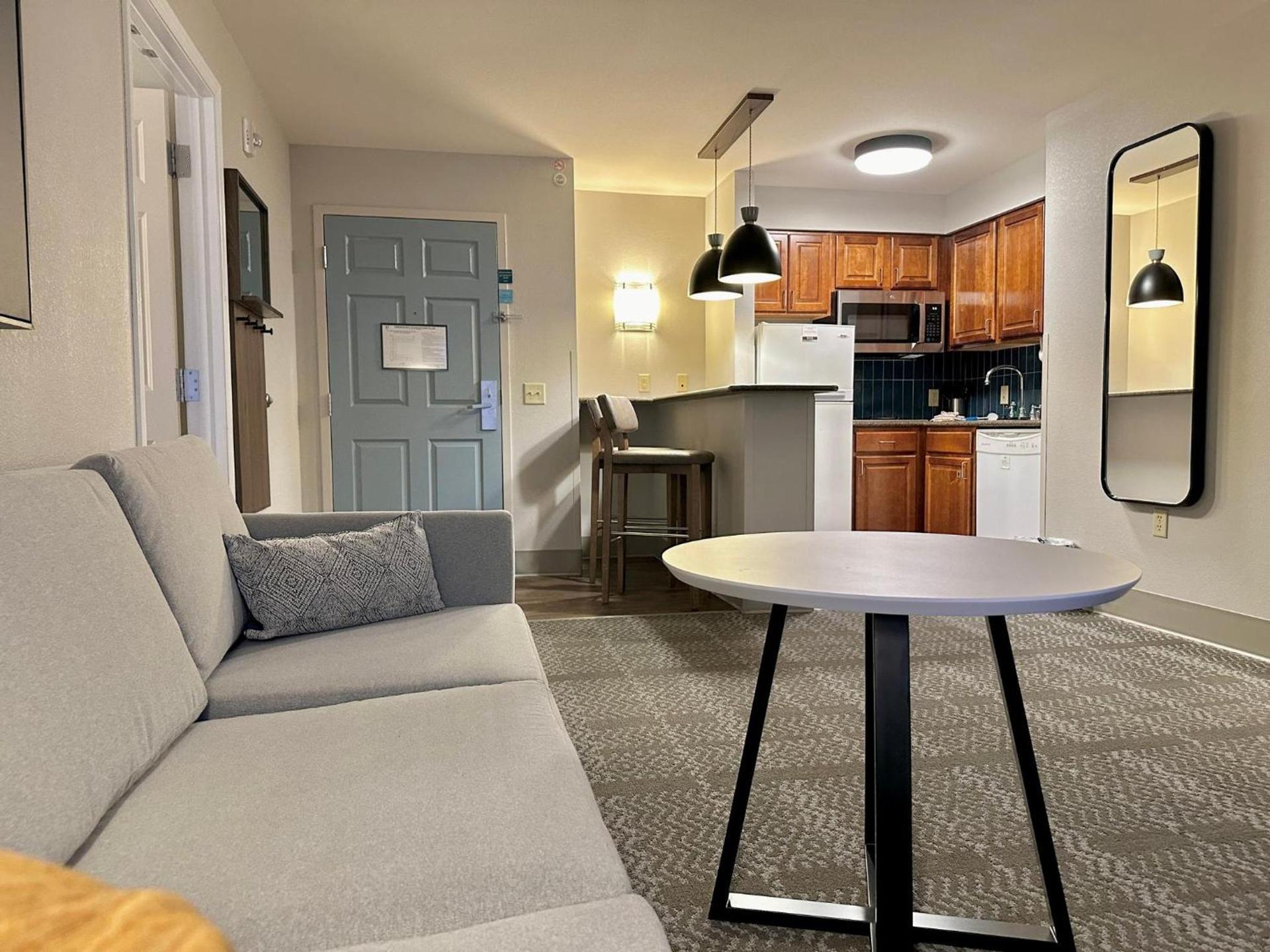 Staybridge Suites Milwaukee West-Oconomowoc by IHG photo 56