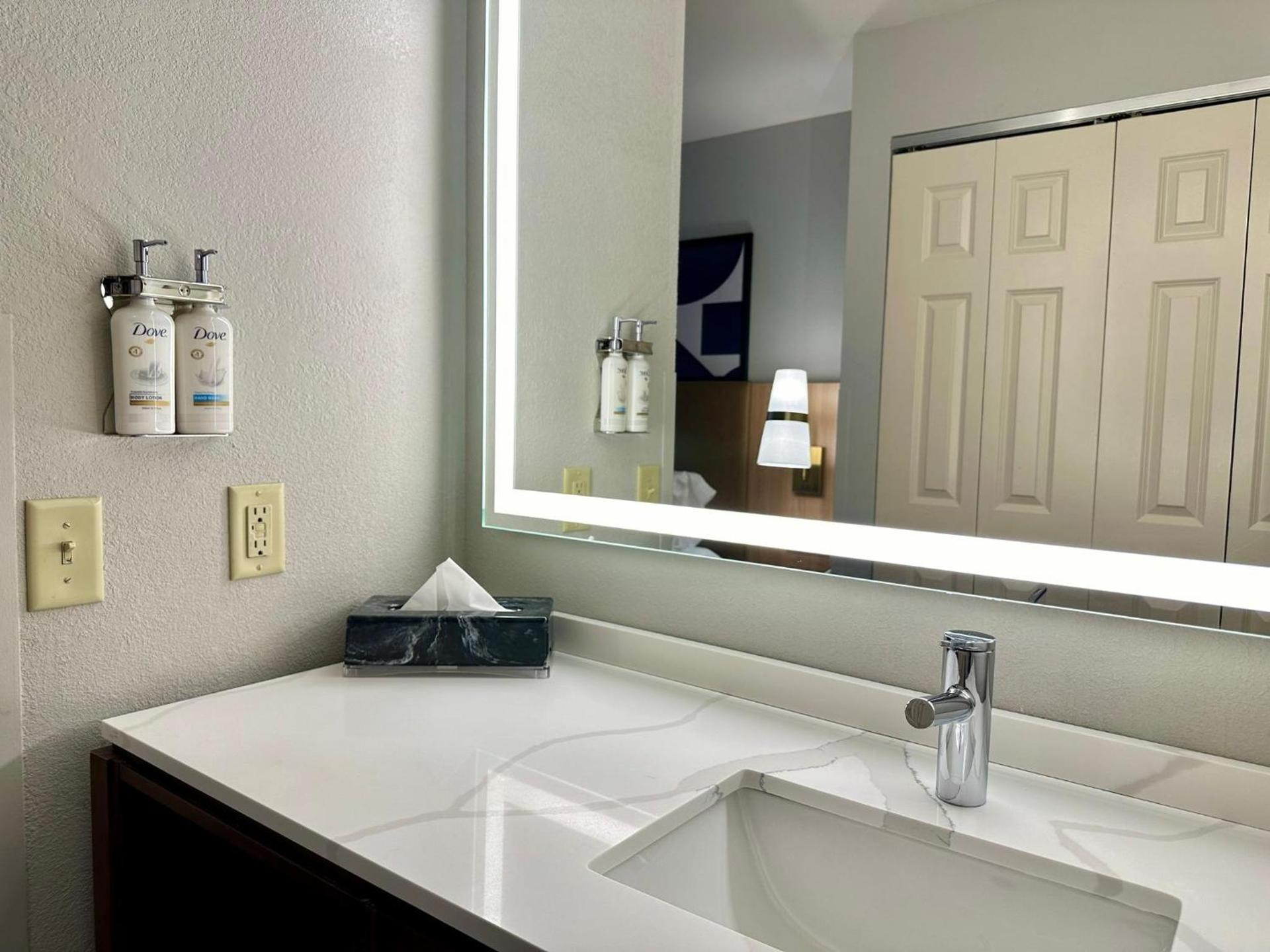 Staybridge Suites Milwaukee West-Oconomowoc by IHG photo 80