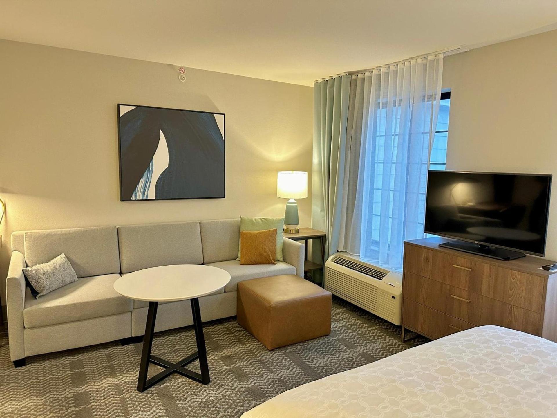 Staybridge Suites Milwaukee West-Oconomowoc by IHG photo 70