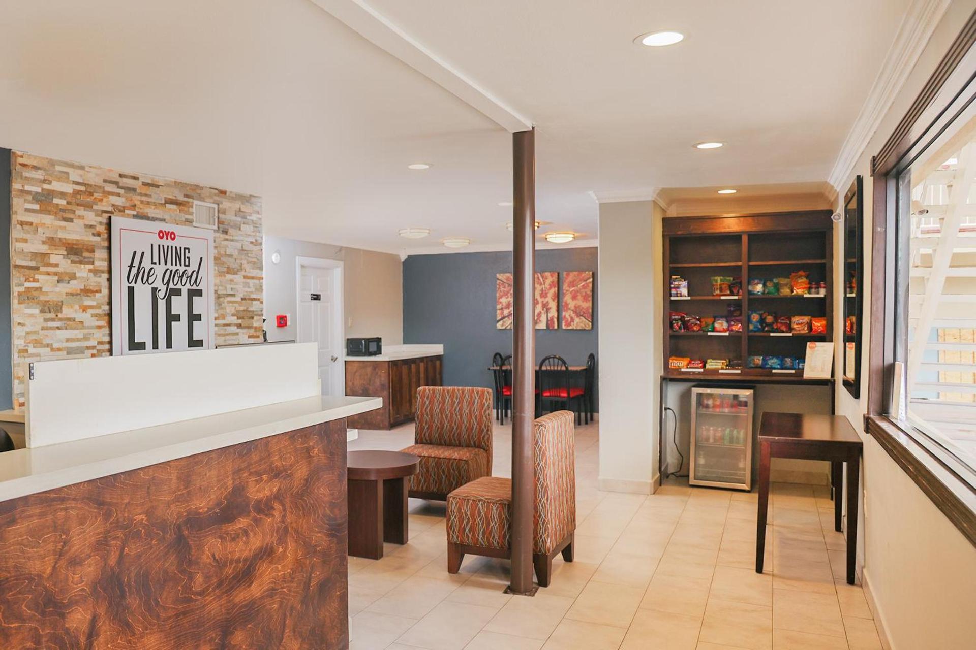 OYO Hotel McAllen Airport South photo 68