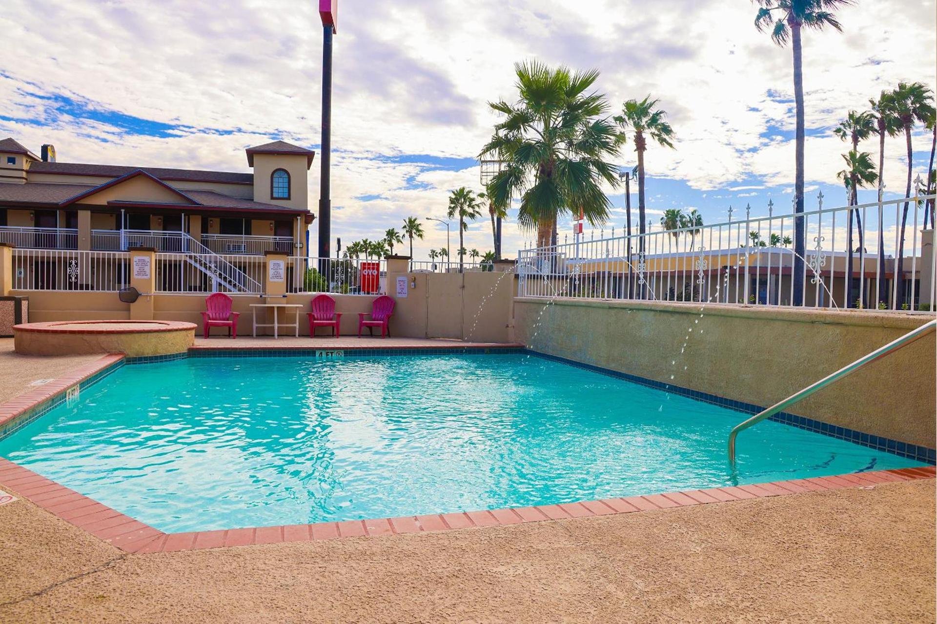 OYO Hotel McAllen Airport South photo 72