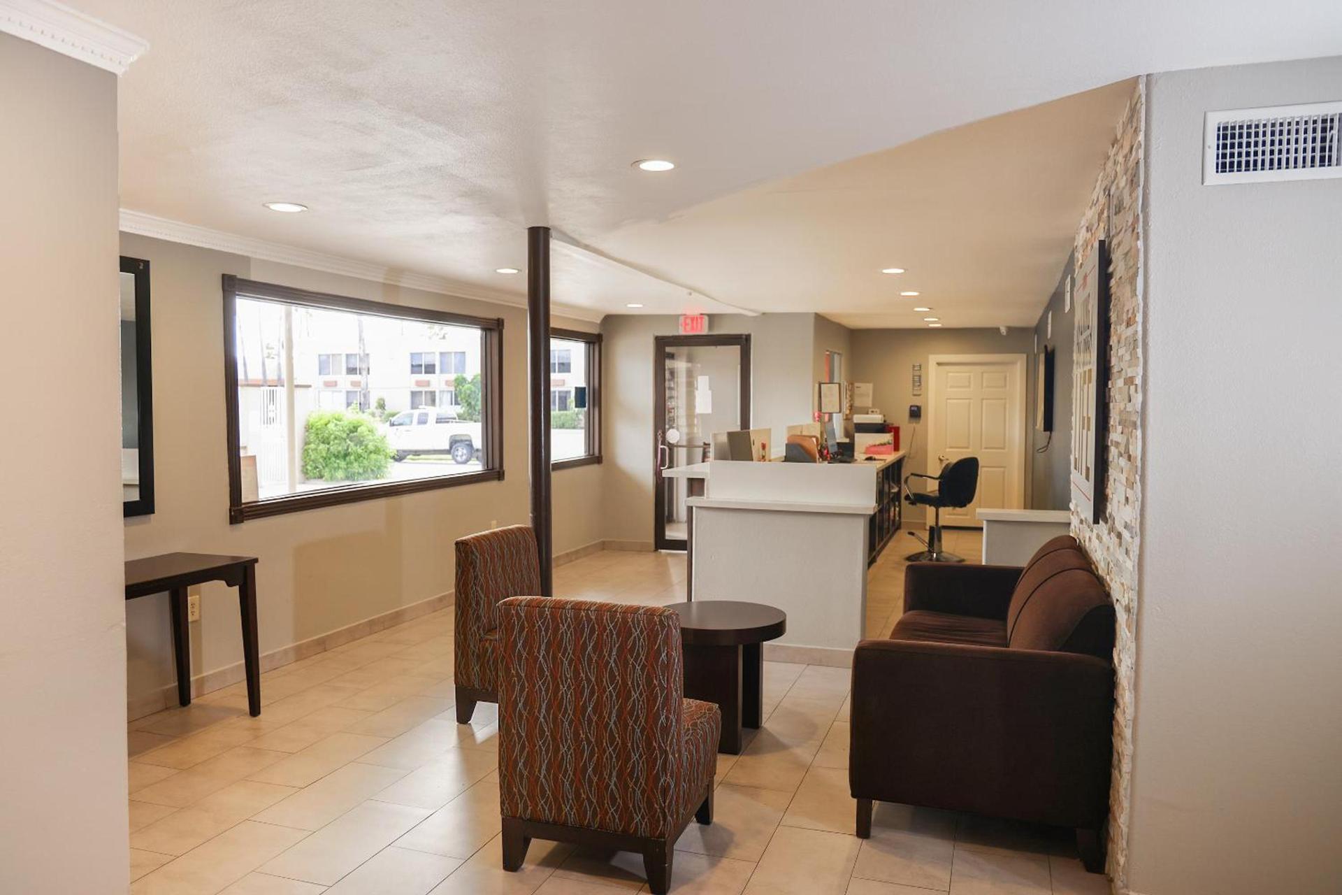 OYO Hotel McAllen Airport South photo 74