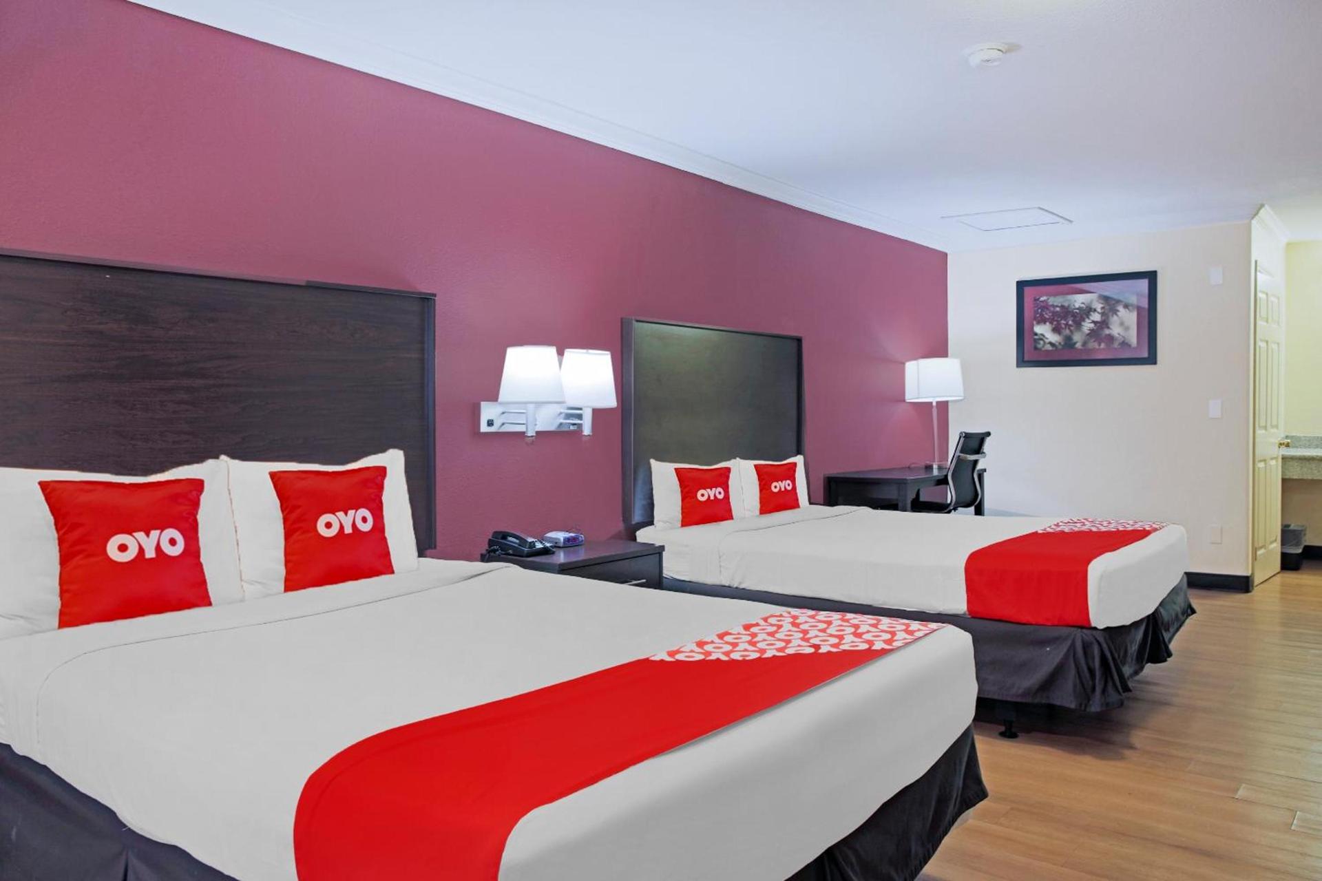 OYO Hotel McAllen Airport South photo 77