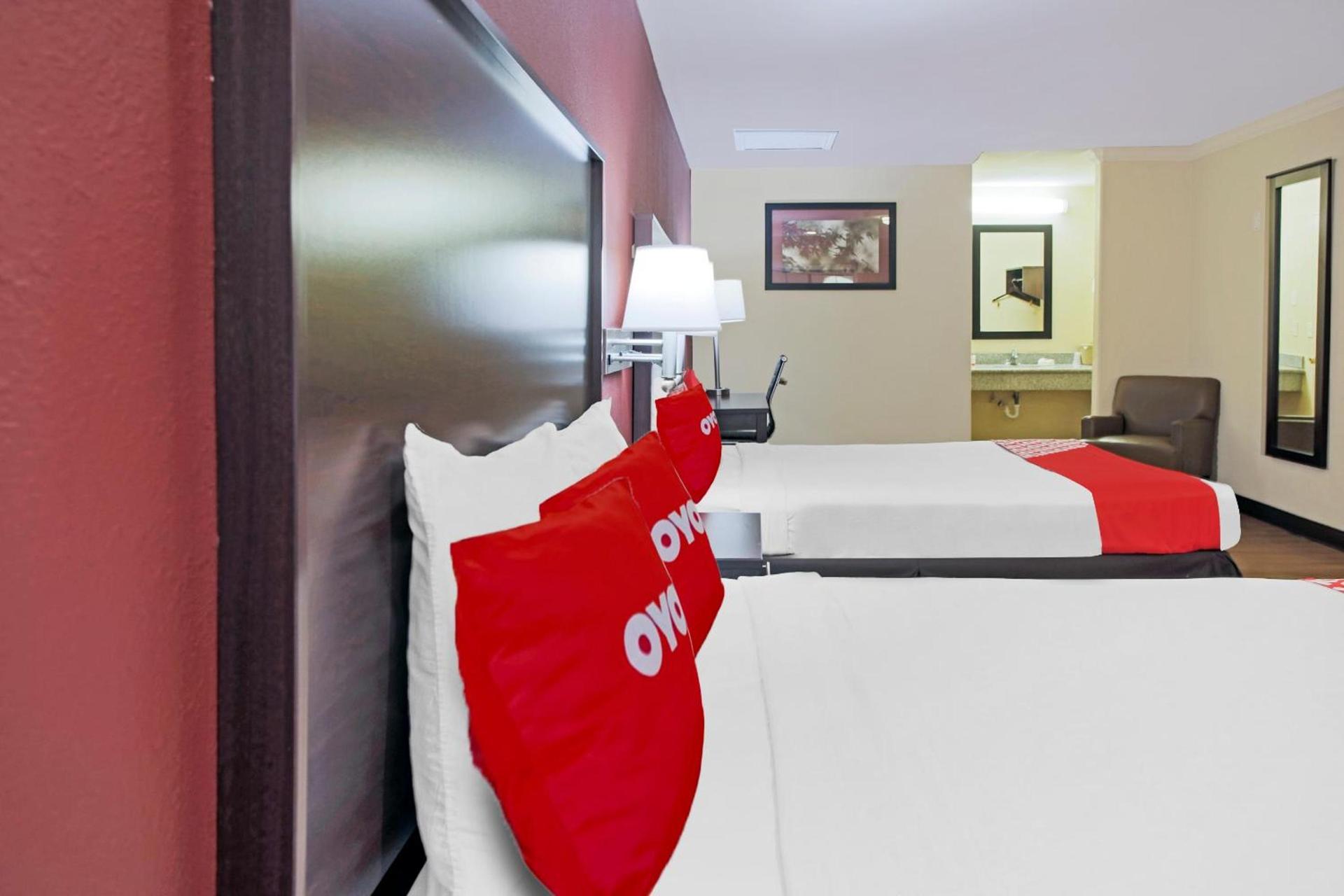 OYO Hotel McAllen Airport South photo 80