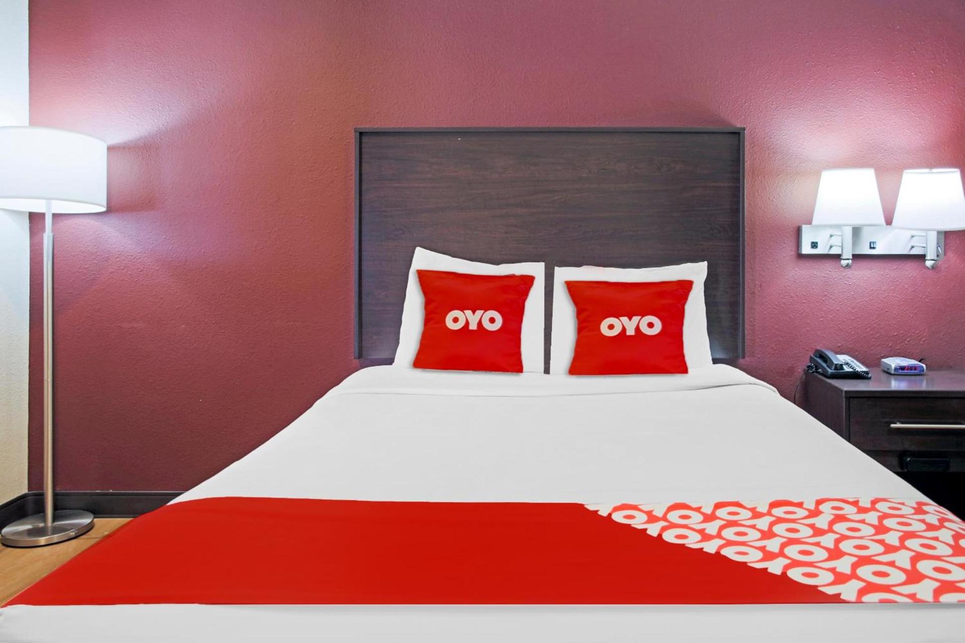 OYO Hotel McAllen Airport South photo 81