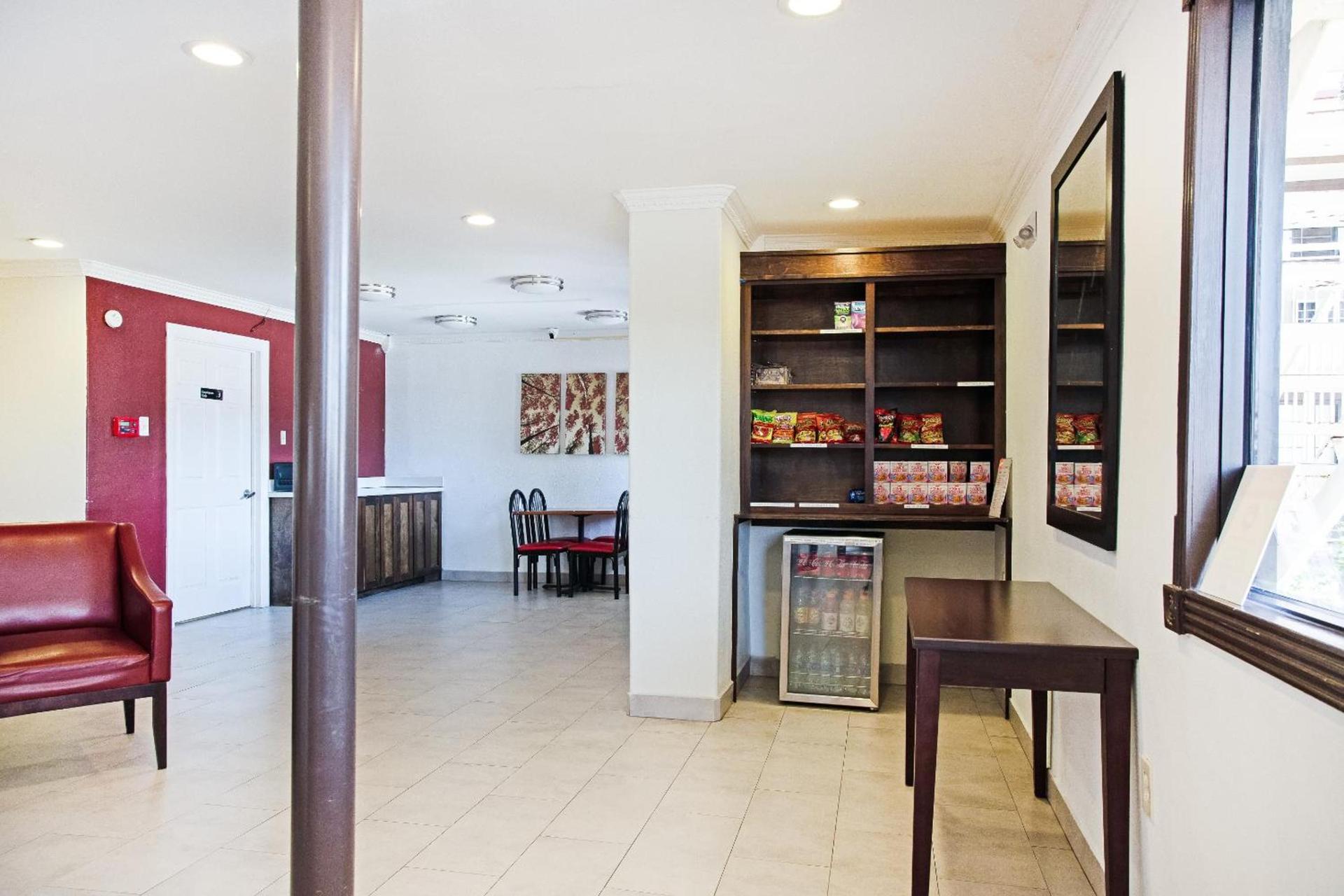 OYO Hotel McAllen Airport South photo 83