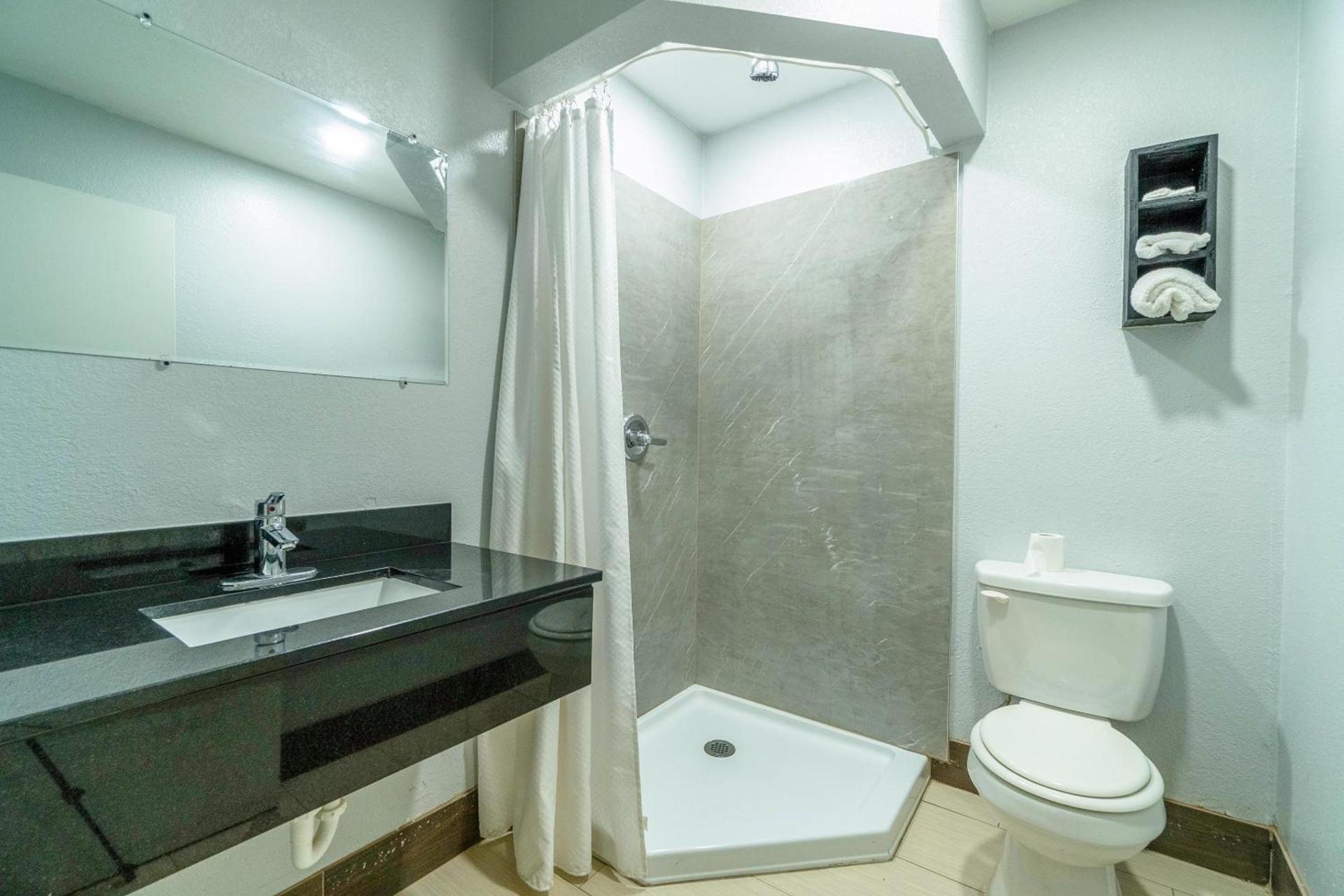 Xpress Inn & Extended Stays photo 10