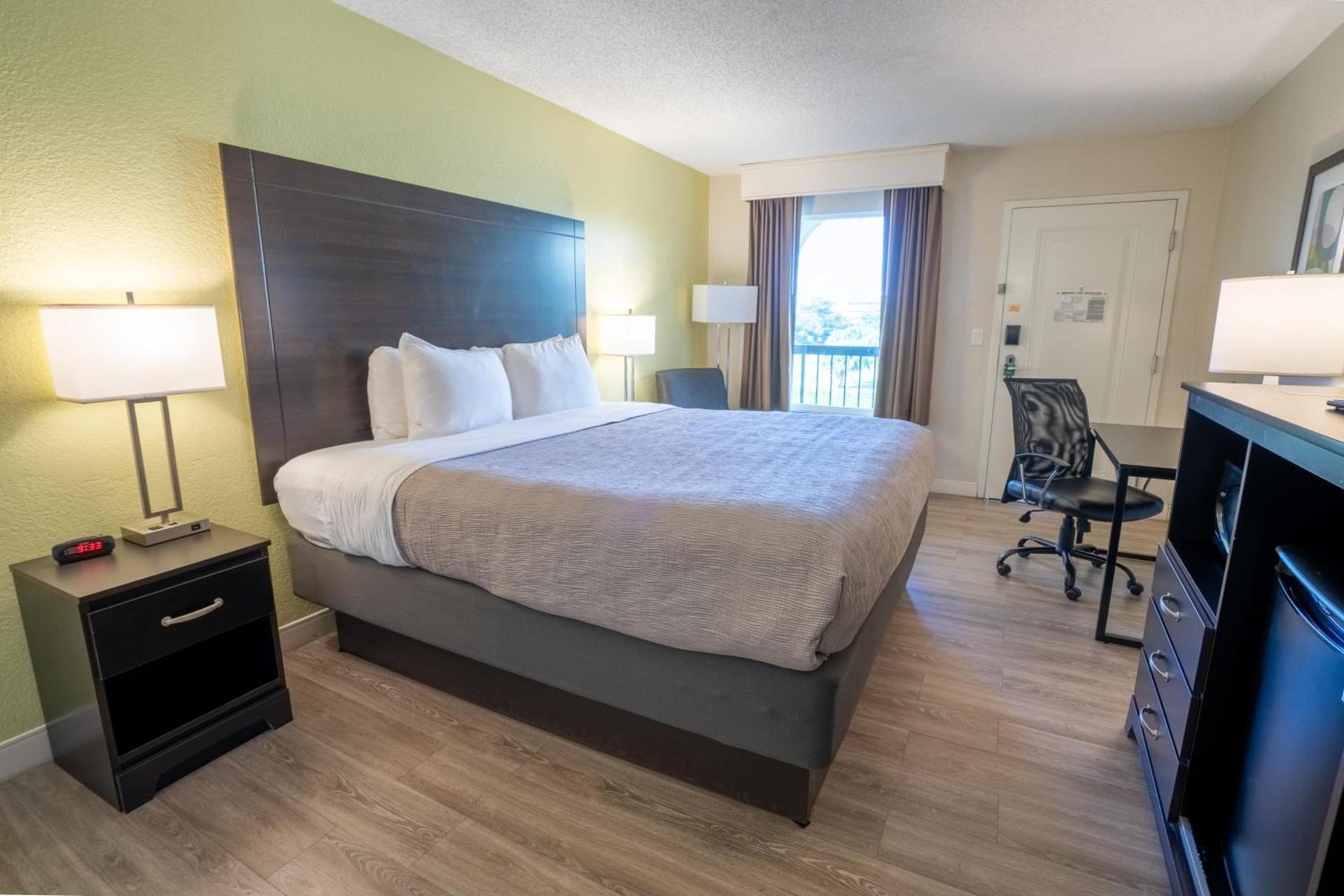 Quality Inn Palm Beach International Airport photo 18