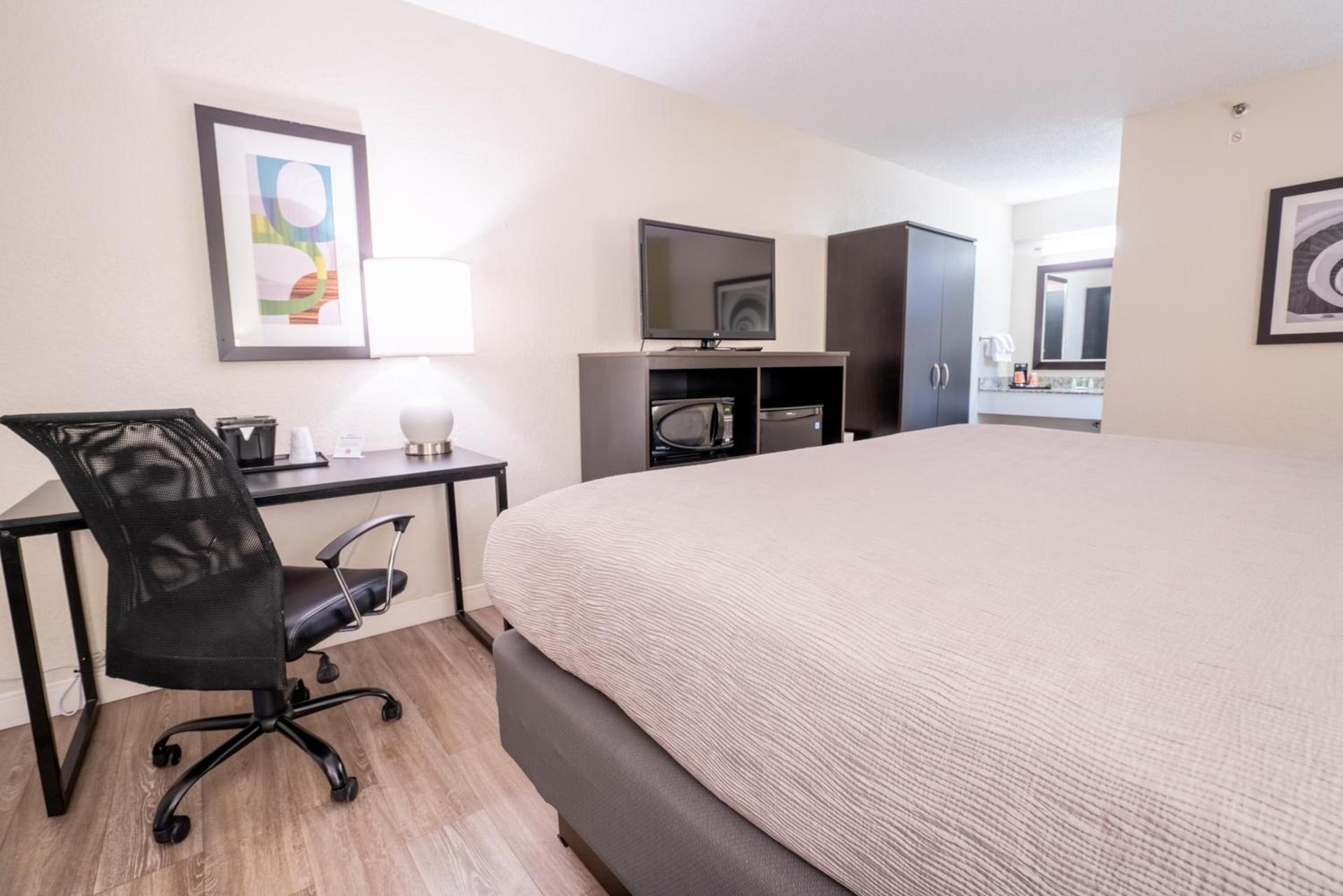 Quality Inn Palm Beach International Airport photo 16