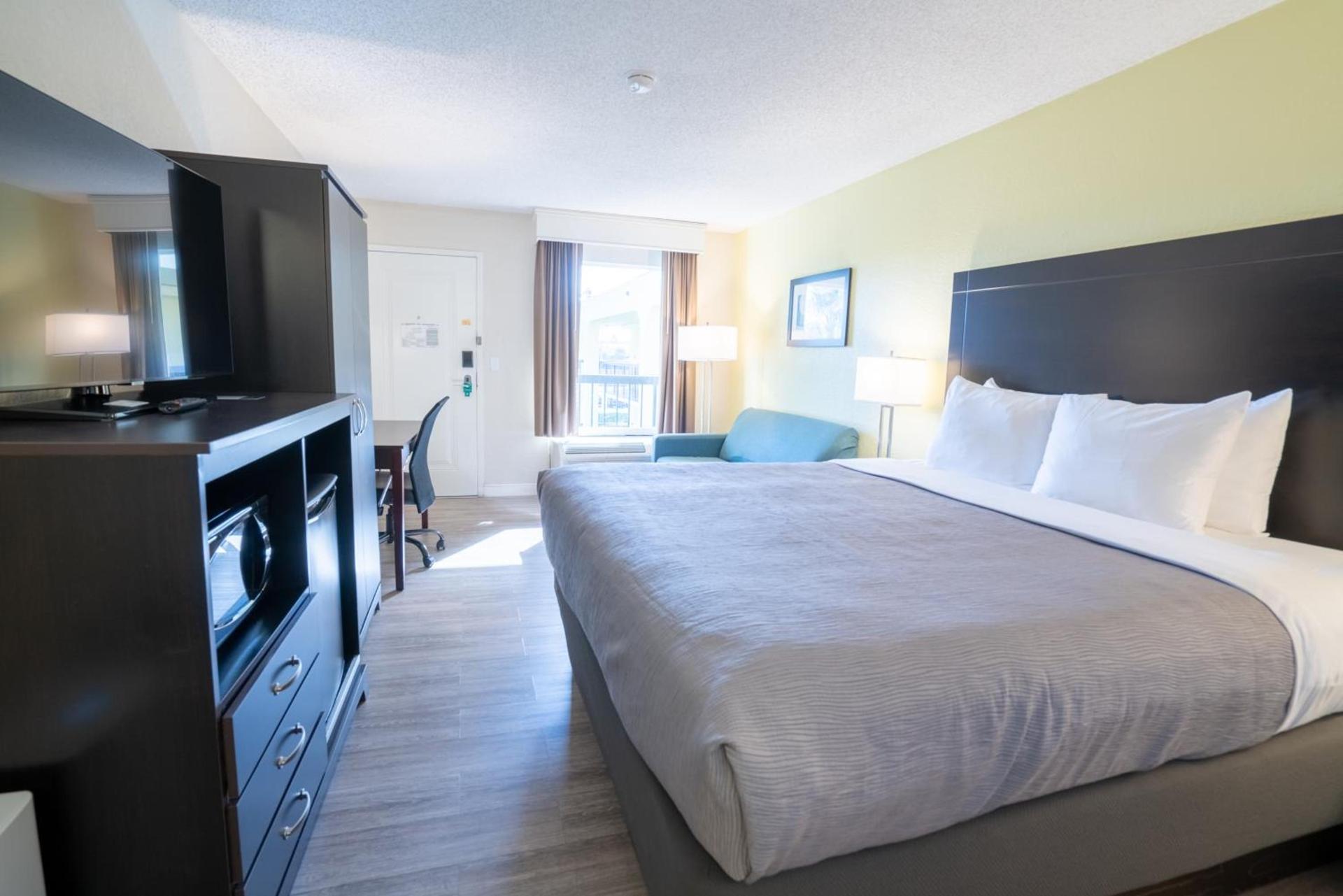 Quality Inn Palm Beach International Airport photo 20