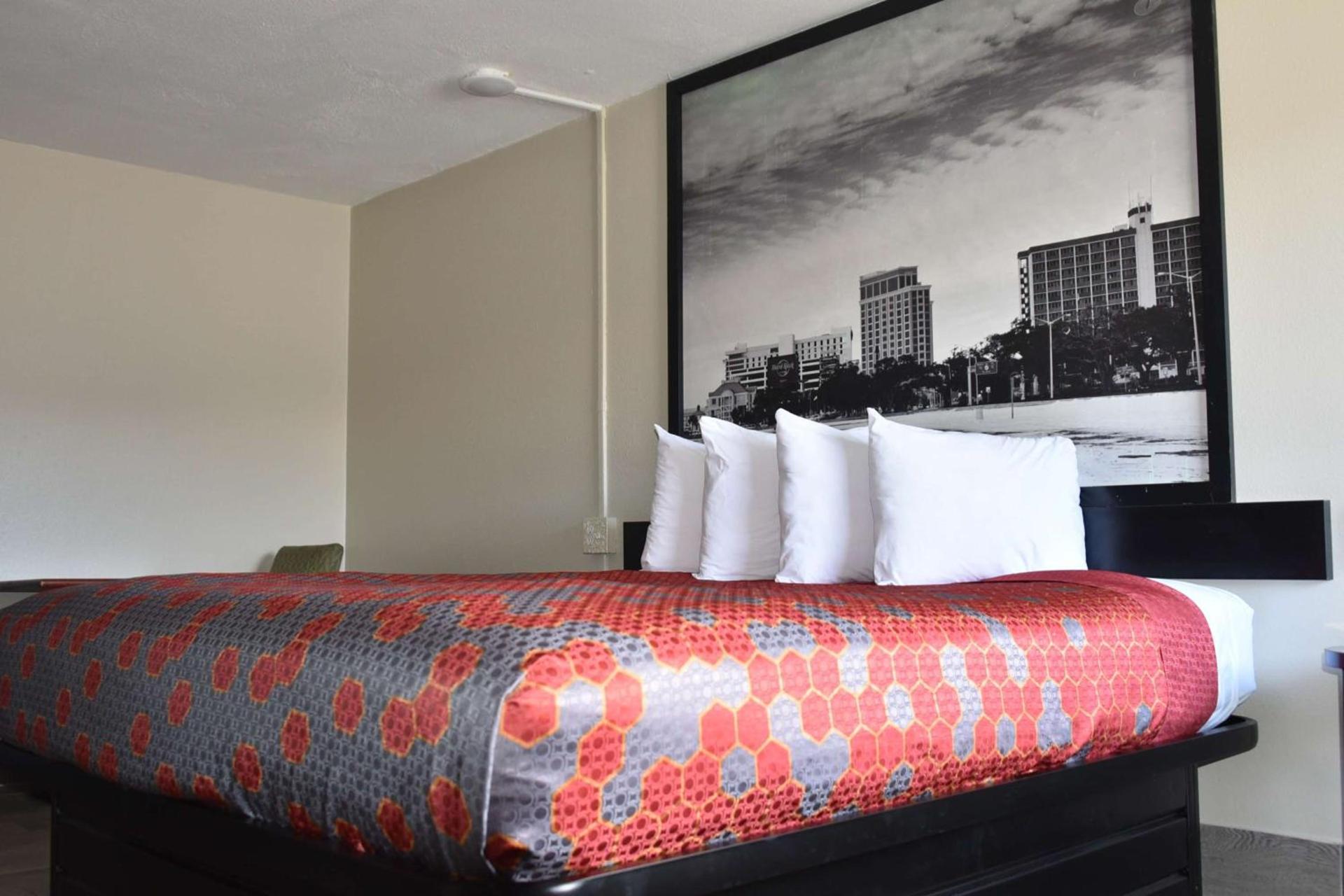 Super 8 by Wyndham Biloxi at the Beach photo 23