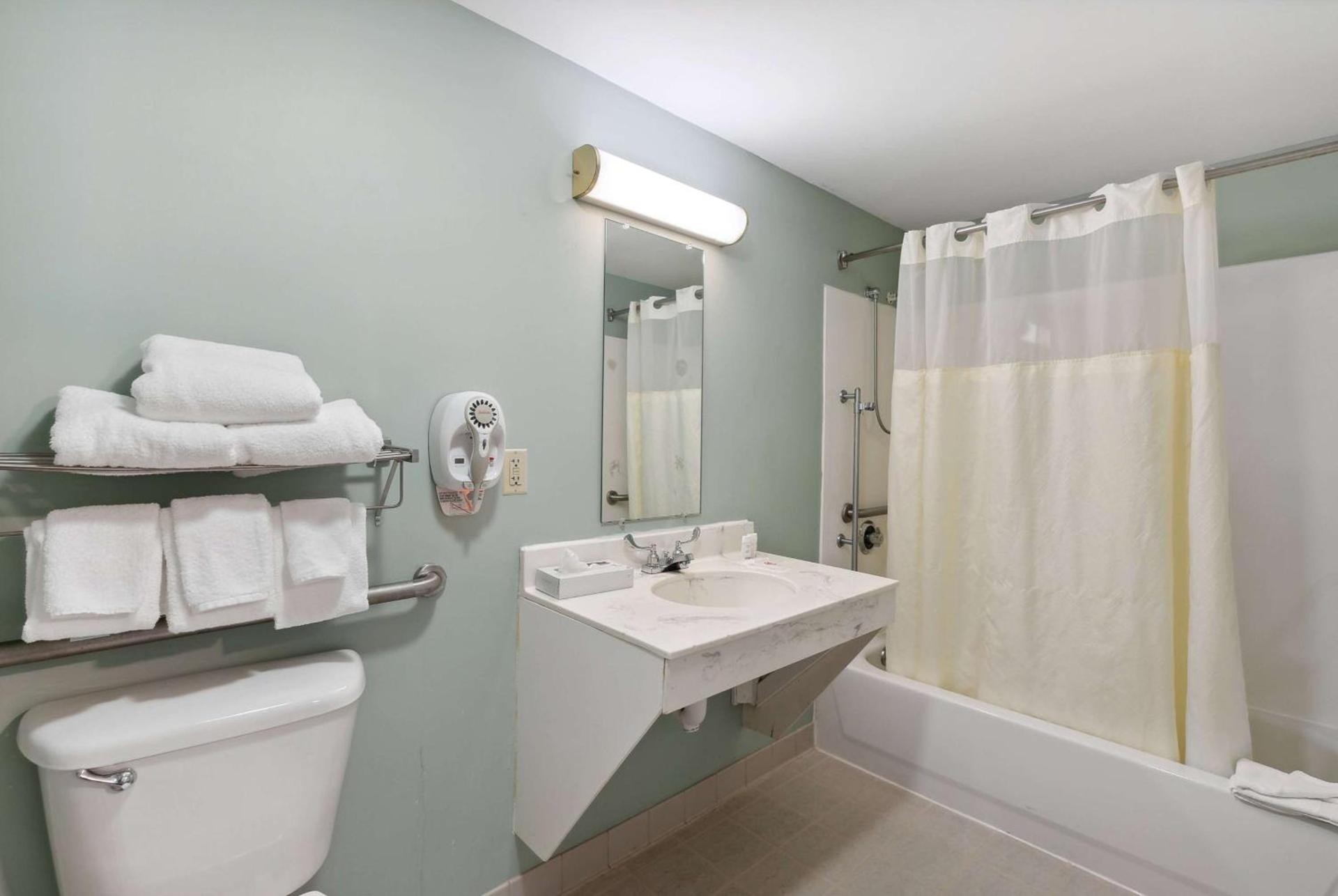 Saco Bay Hotel photo 32