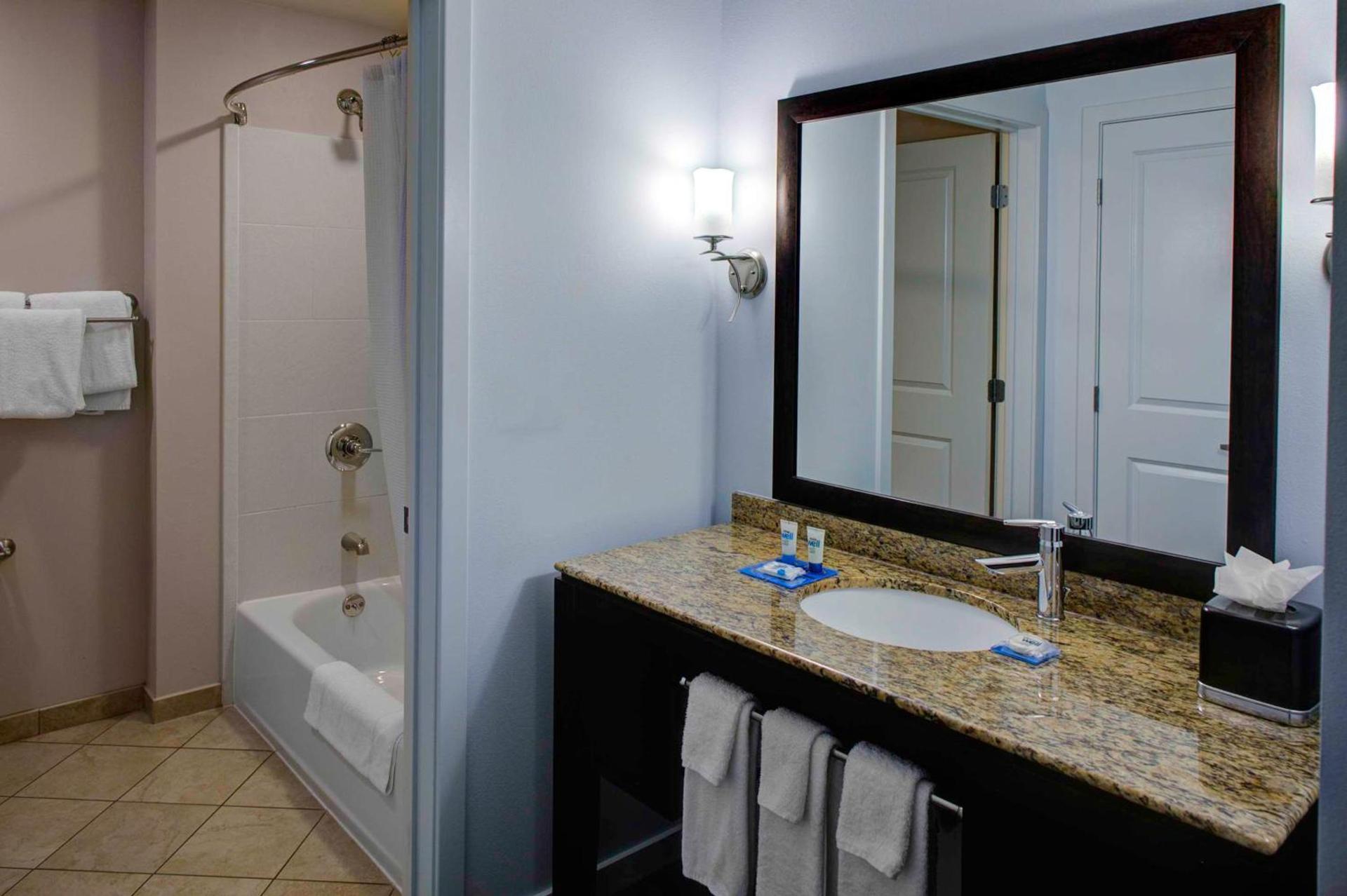 HYATT House Shelton photo 9