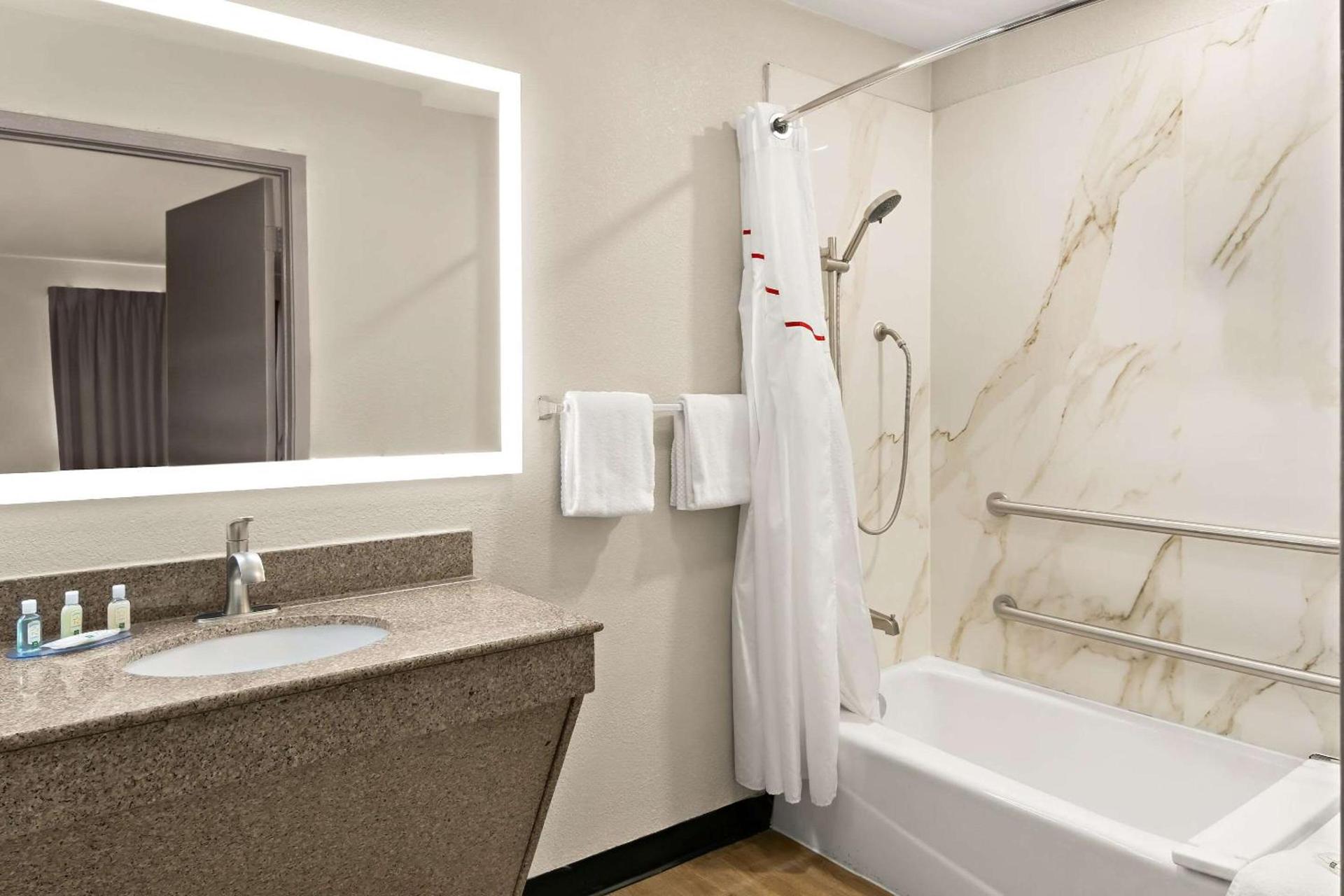 Quality Inn & Suites Weatherford photo 6