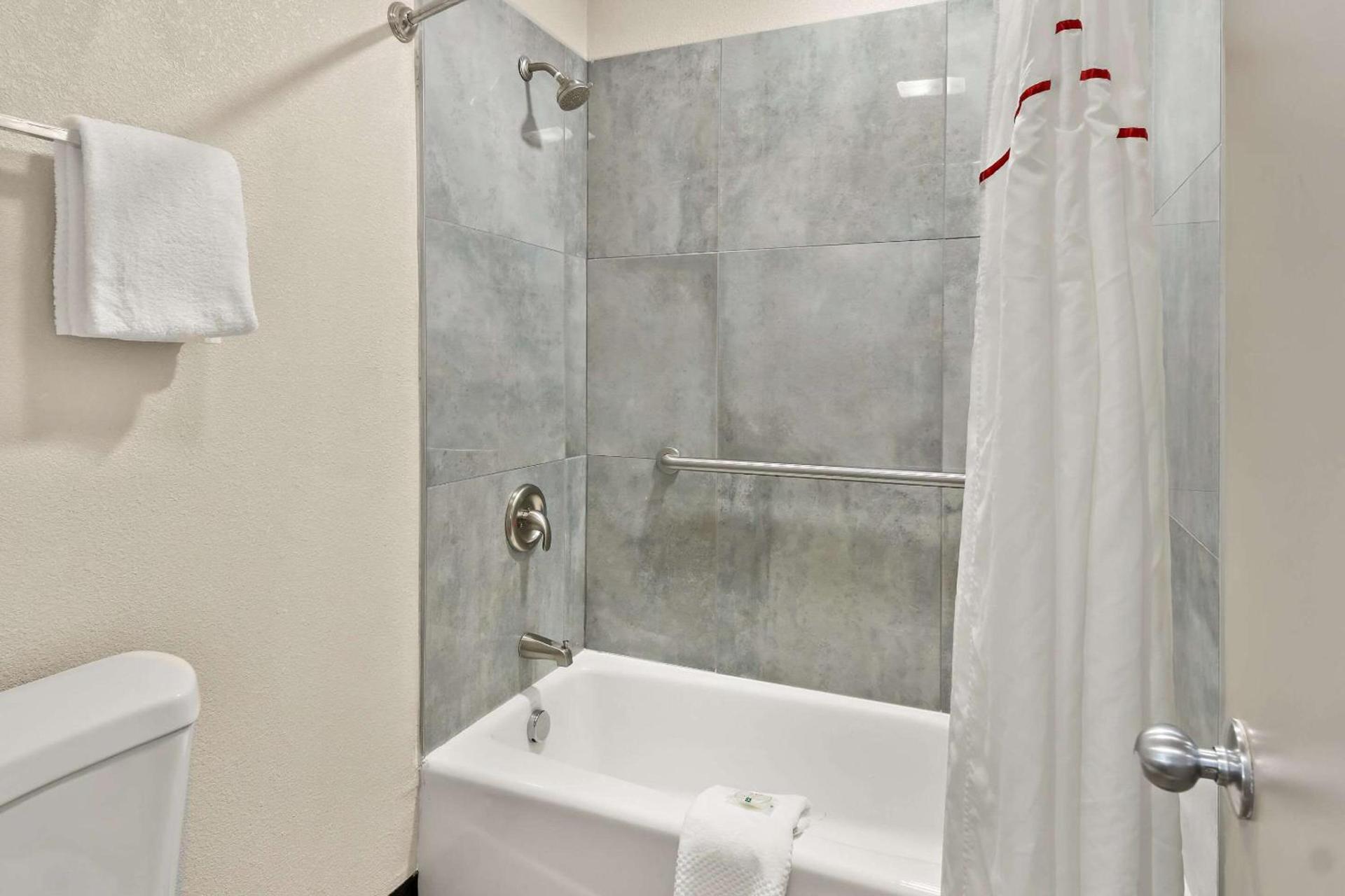 Quality Inn & Suites Weatherford photo 7