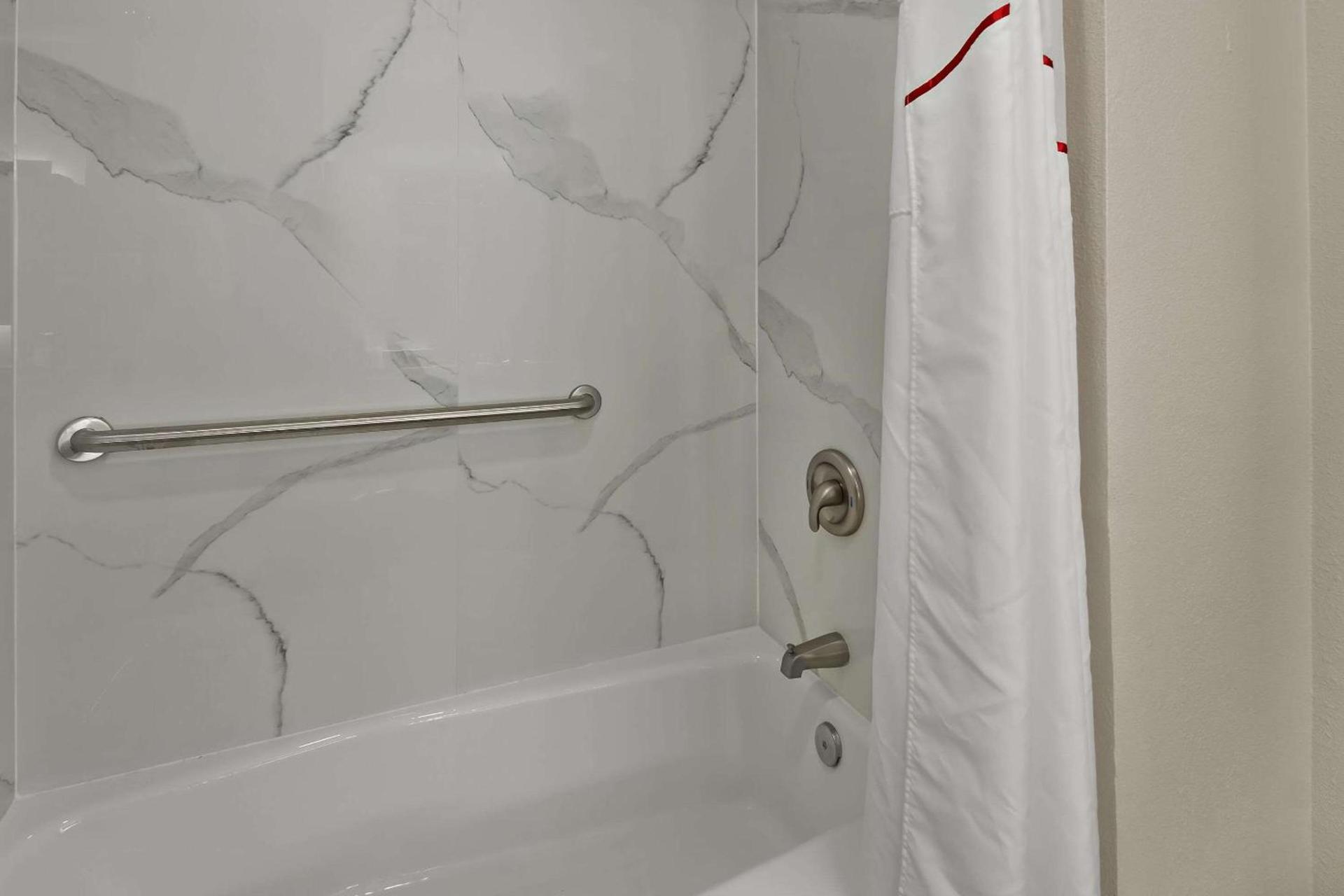 Quality Inn & Suites Weatherford photo 8