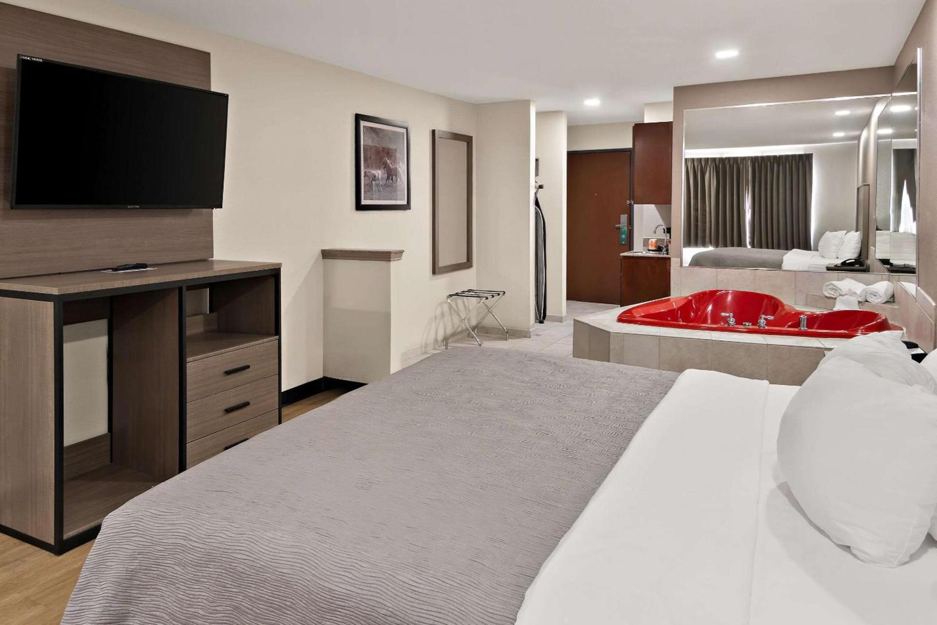Quality Inn & Suites Weatherford photo 9