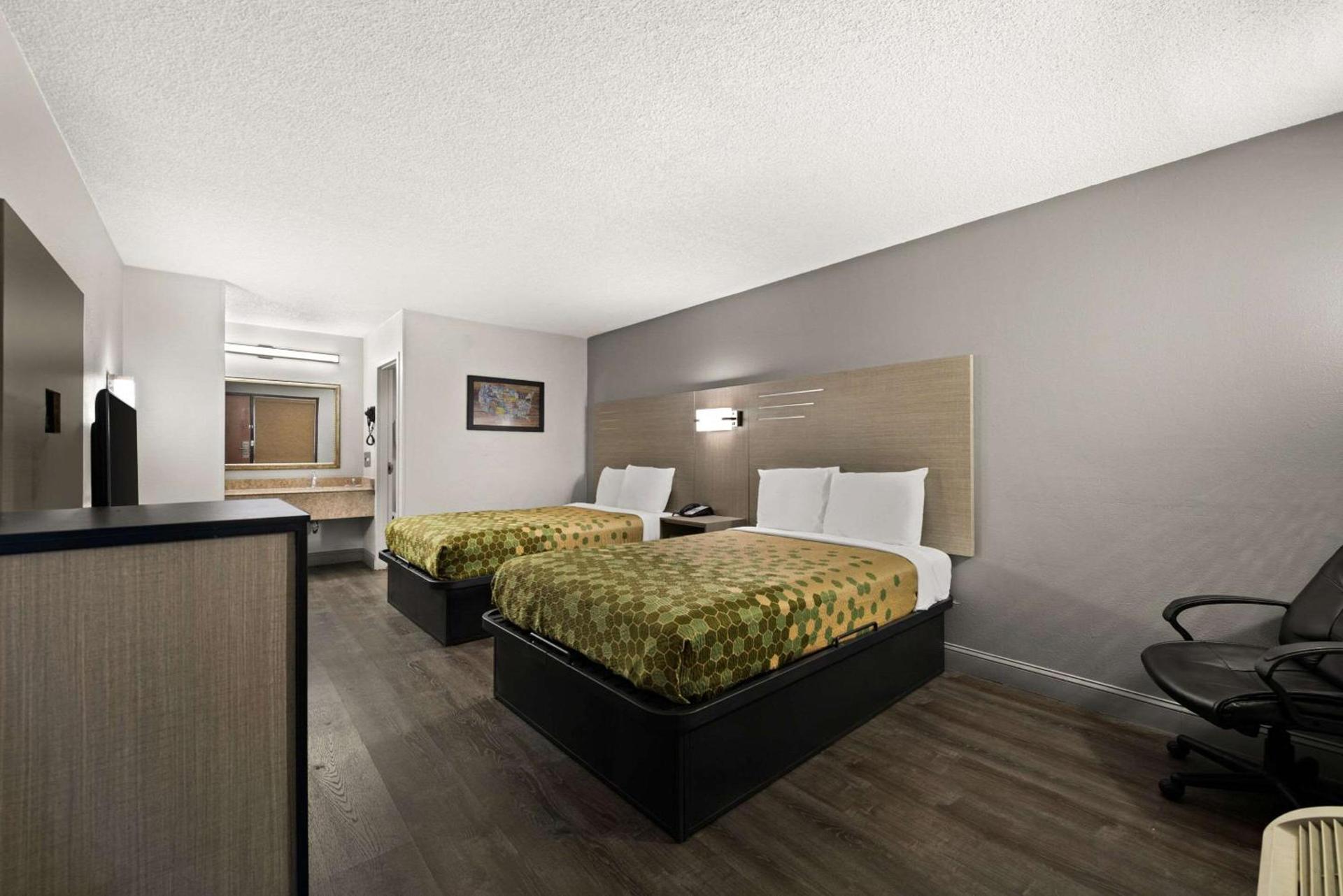 Econo Lodge photo 5