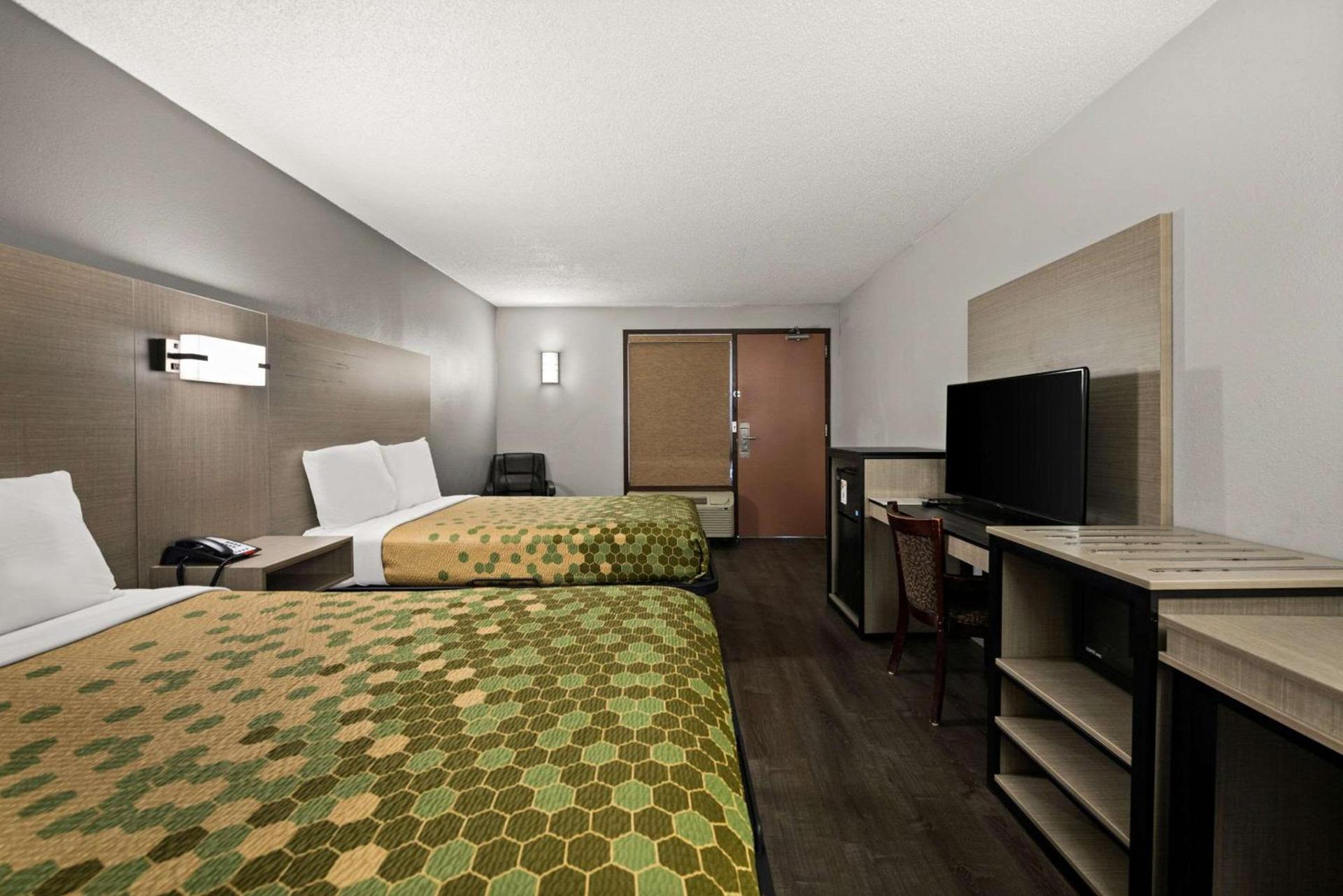 Econo Lodge photo 7