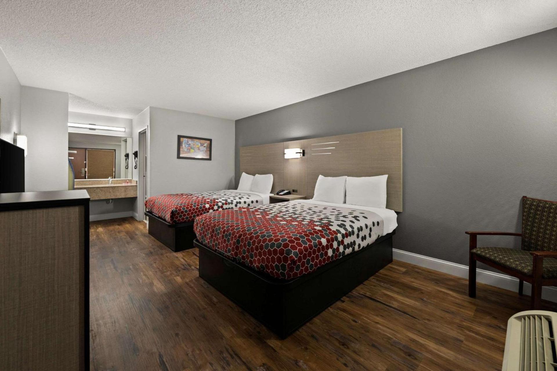 Econo Lodge photo 9