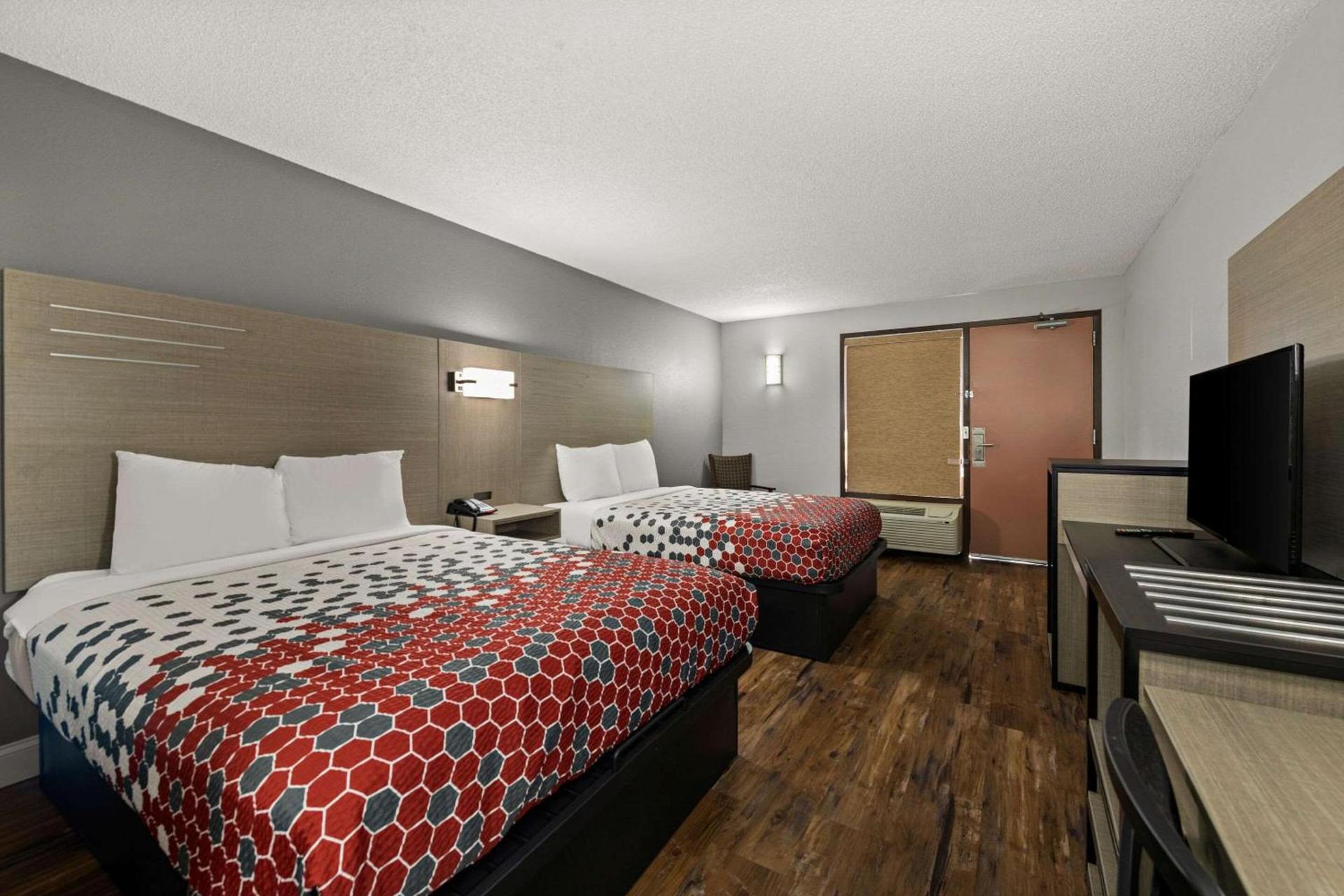Econo Lodge photo 11