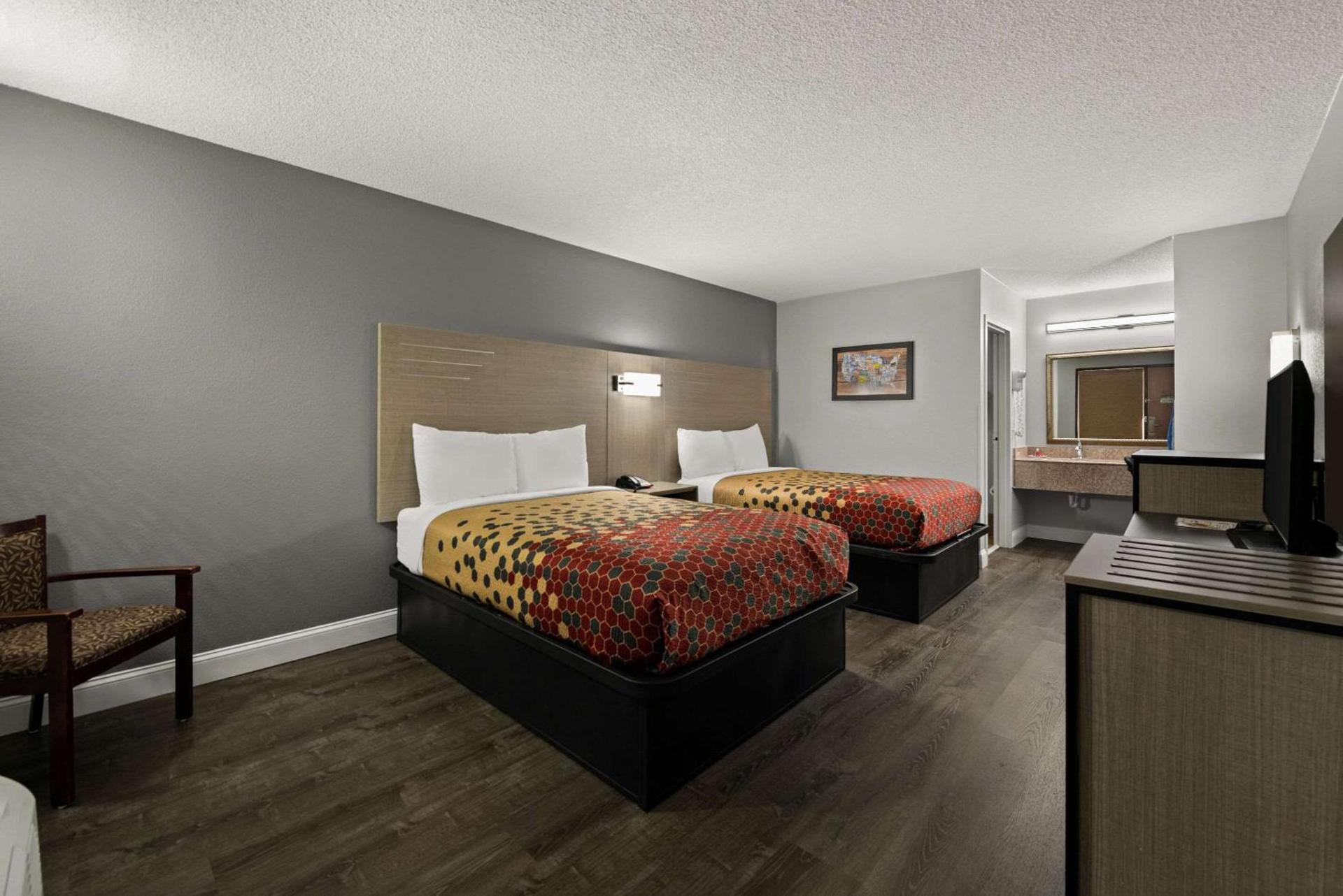 Econo Lodge photo 12