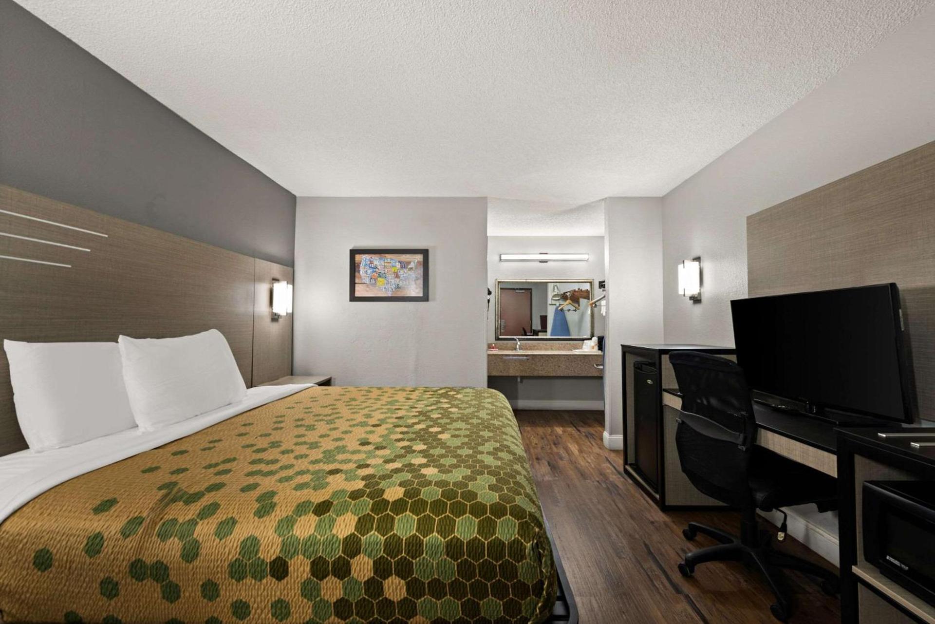 Econo Lodge photo 16