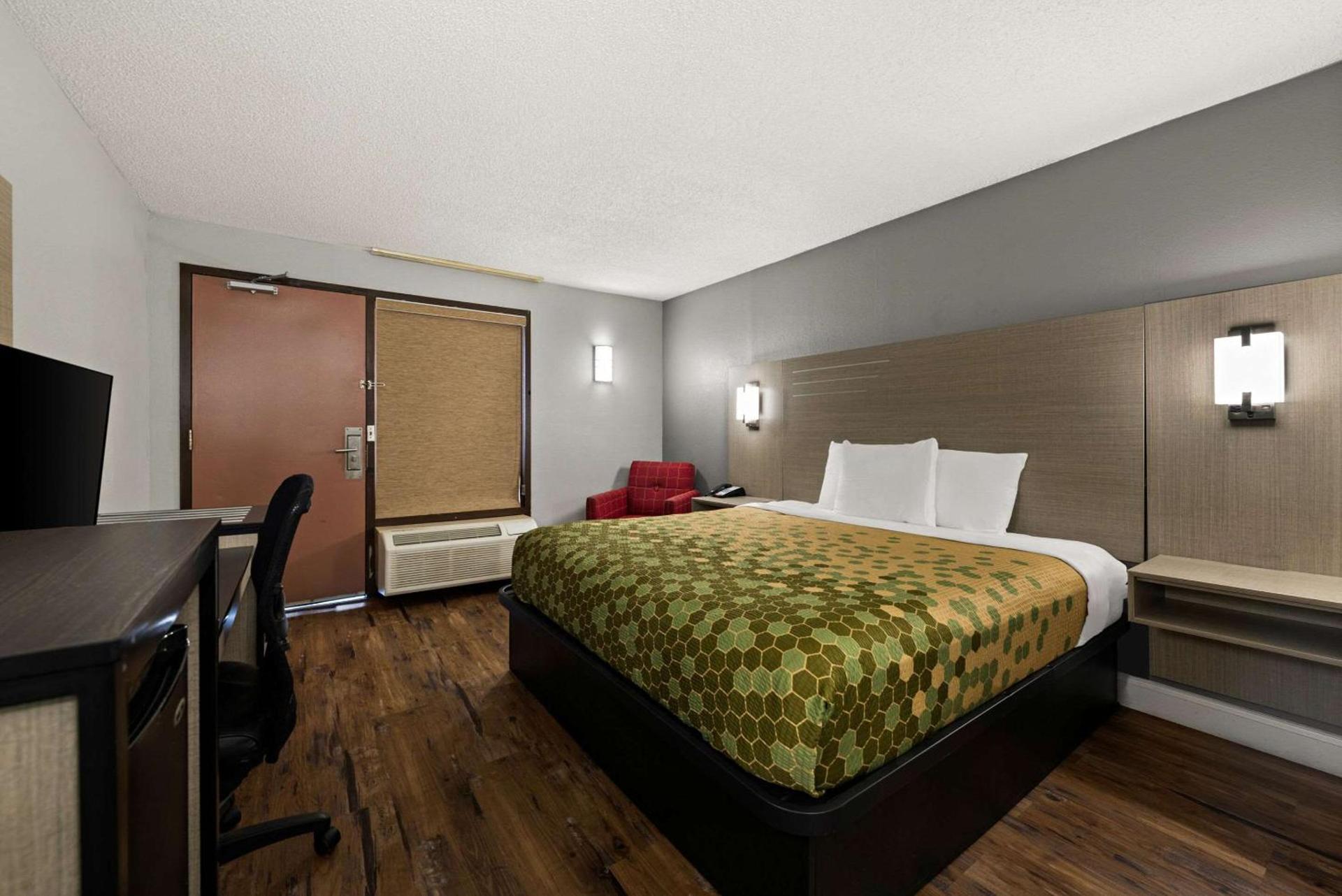 Econo Lodge photo 17