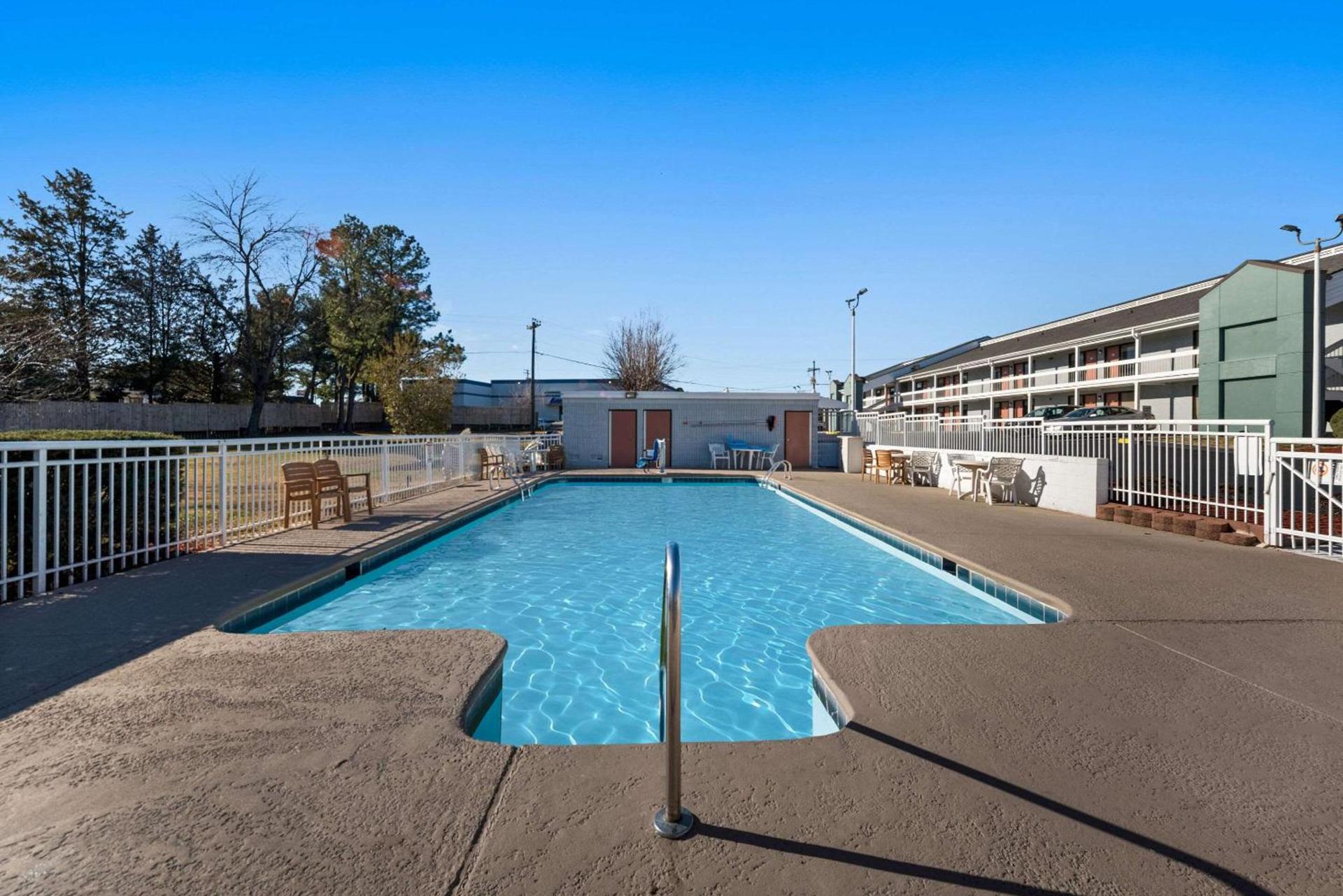 Econo Lodge photo 25