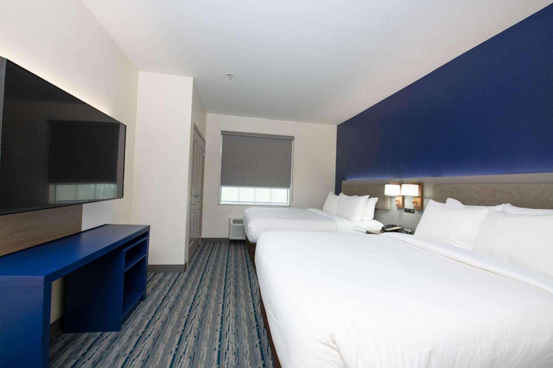 Comfort Suites Oil Center photo 26