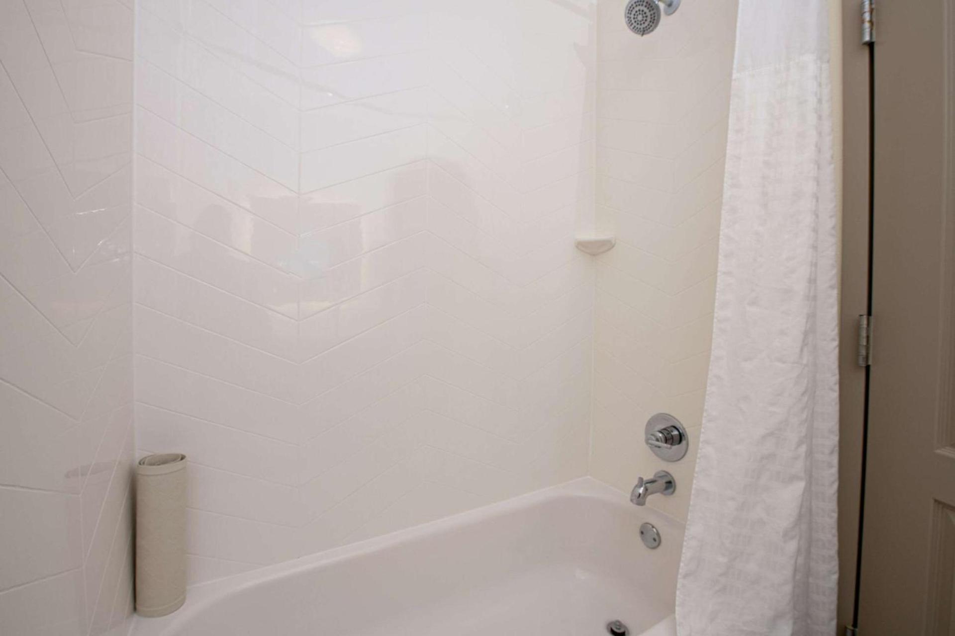 Comfort Suites Oil Center photo 13
