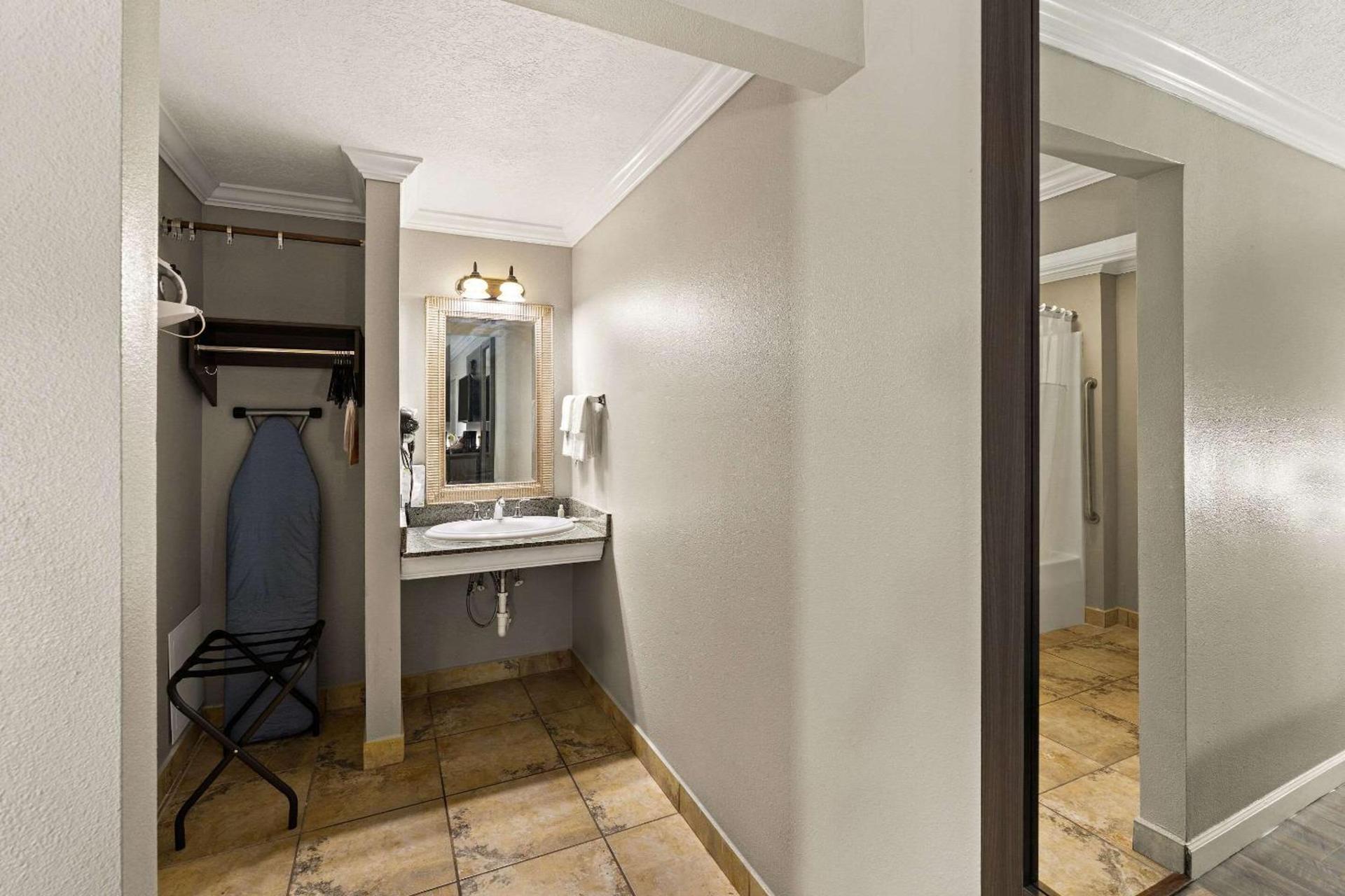 Quality Inn Ocean Springs - Biloxi East photo 11