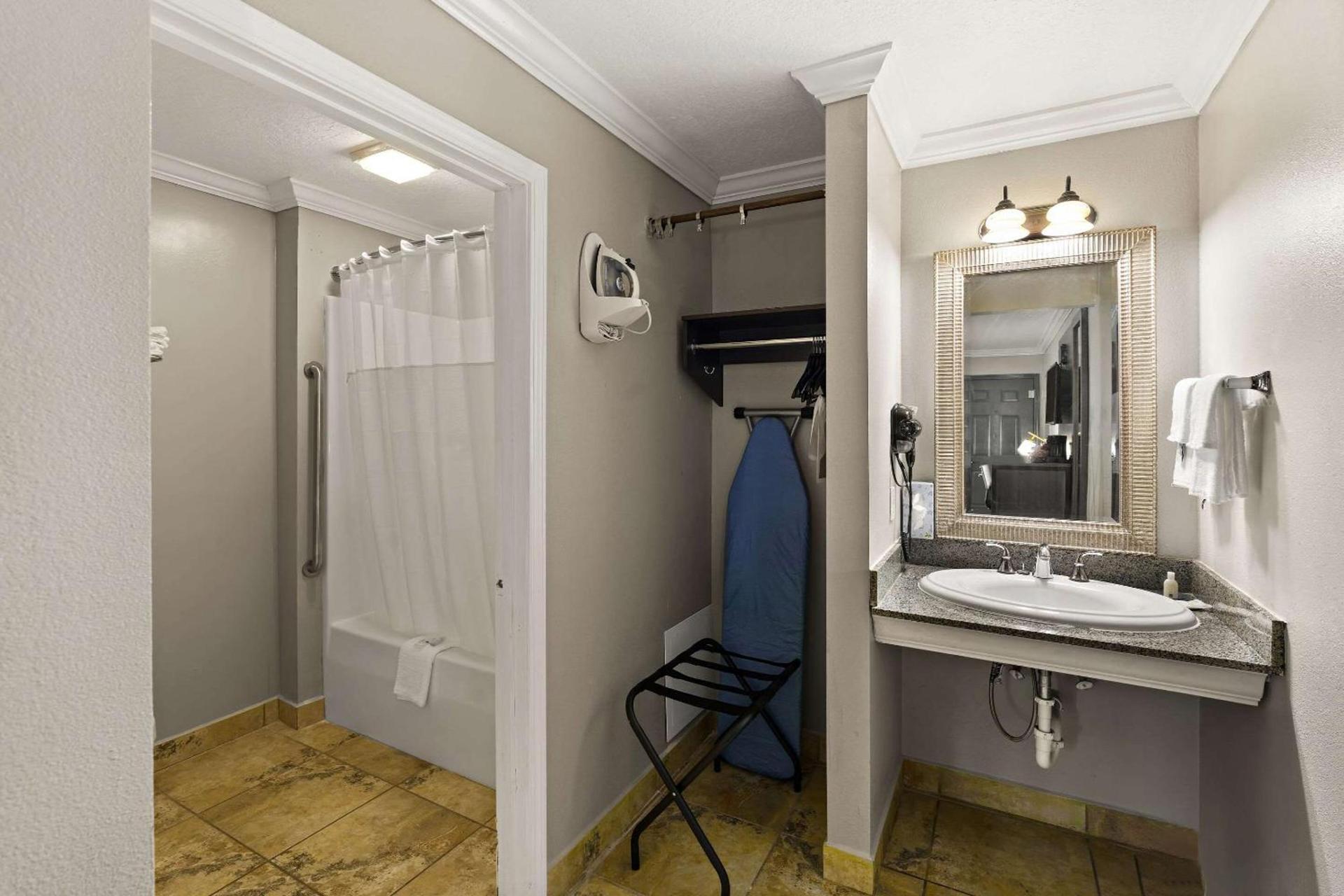 Quality Inn Ocean Springs - Biloxi East photo 14