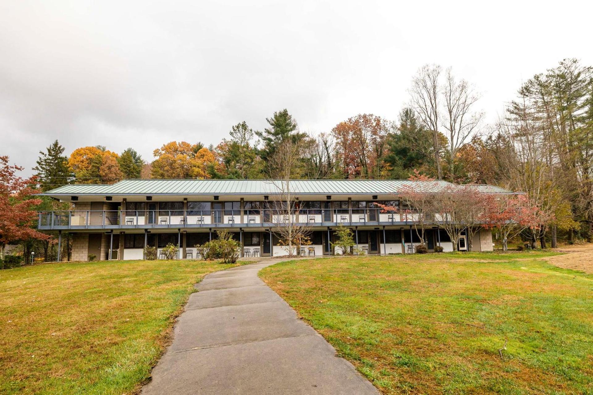 Waynesville Inn and Golf Club, Tapestry Collection by Hilton photo 11