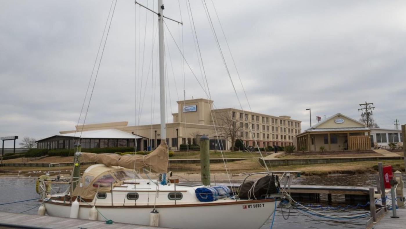 BridgePointe Hotel & Marina photo 9