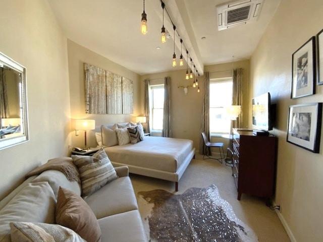 Independence Square 304, Stylish Hotel Room with Downtown Views & Great Location photo 6