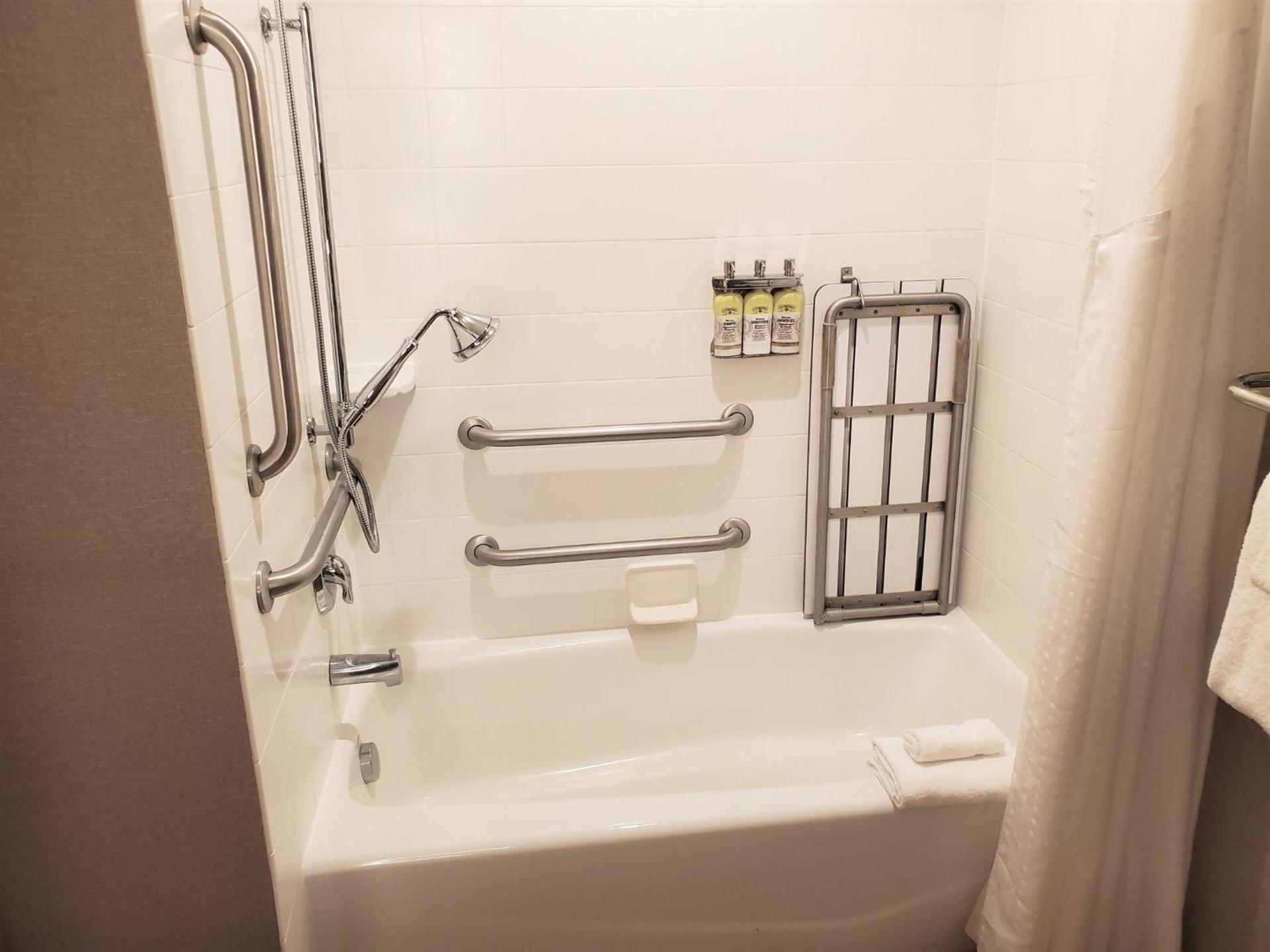 Holiday Inn Express & Suites Cheney by IHG photo 42