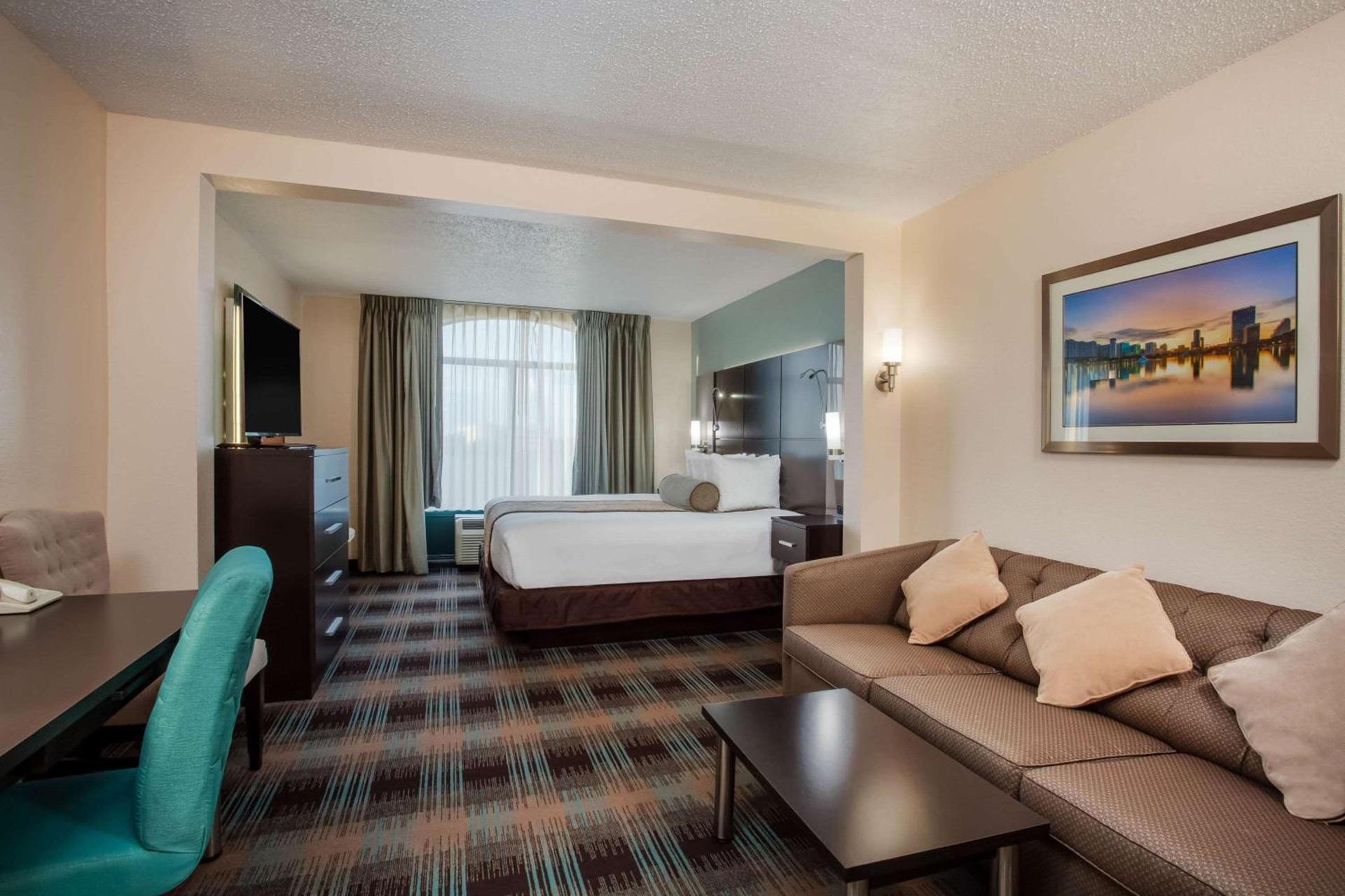 Wingate By Wyndham - Orlando International Airport- Free Hot Breakfast photo 13